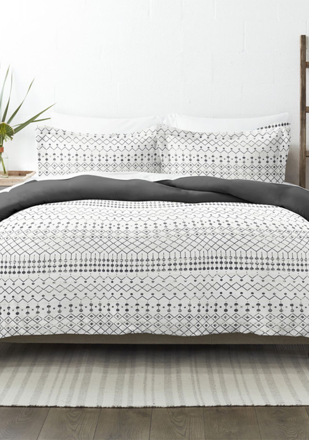 Premium Ultra Soft Etched Gate Pattern 3 Piece Reversible Duvet Cover Set