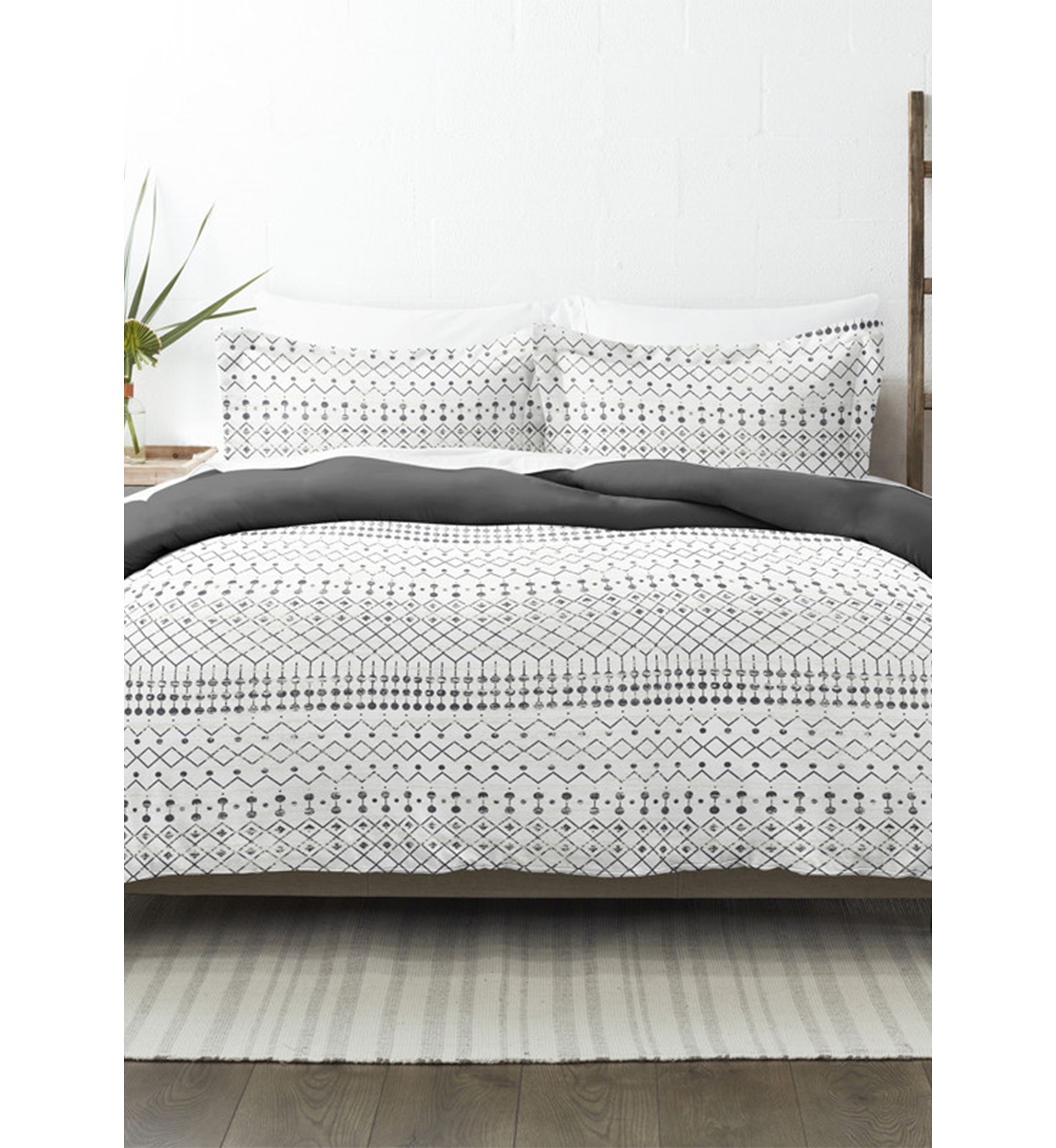 Premium Ultra Soft Etched Gate Pattern 3 Piece Reversible Duvet Cover Set
