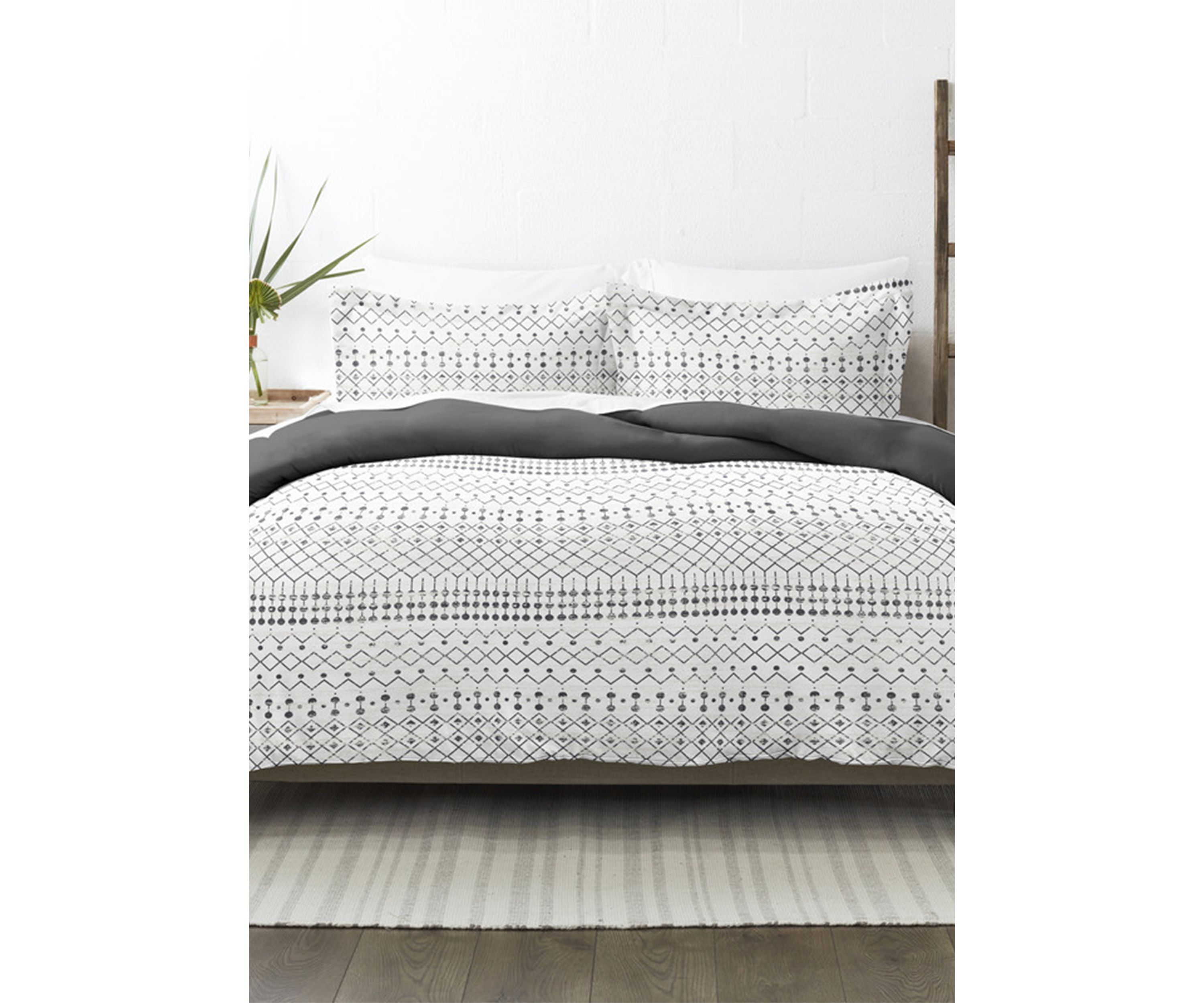 Premium Ultra Soft Etched Gate Pattern 3 Piece Reversible Duvet Cover Set