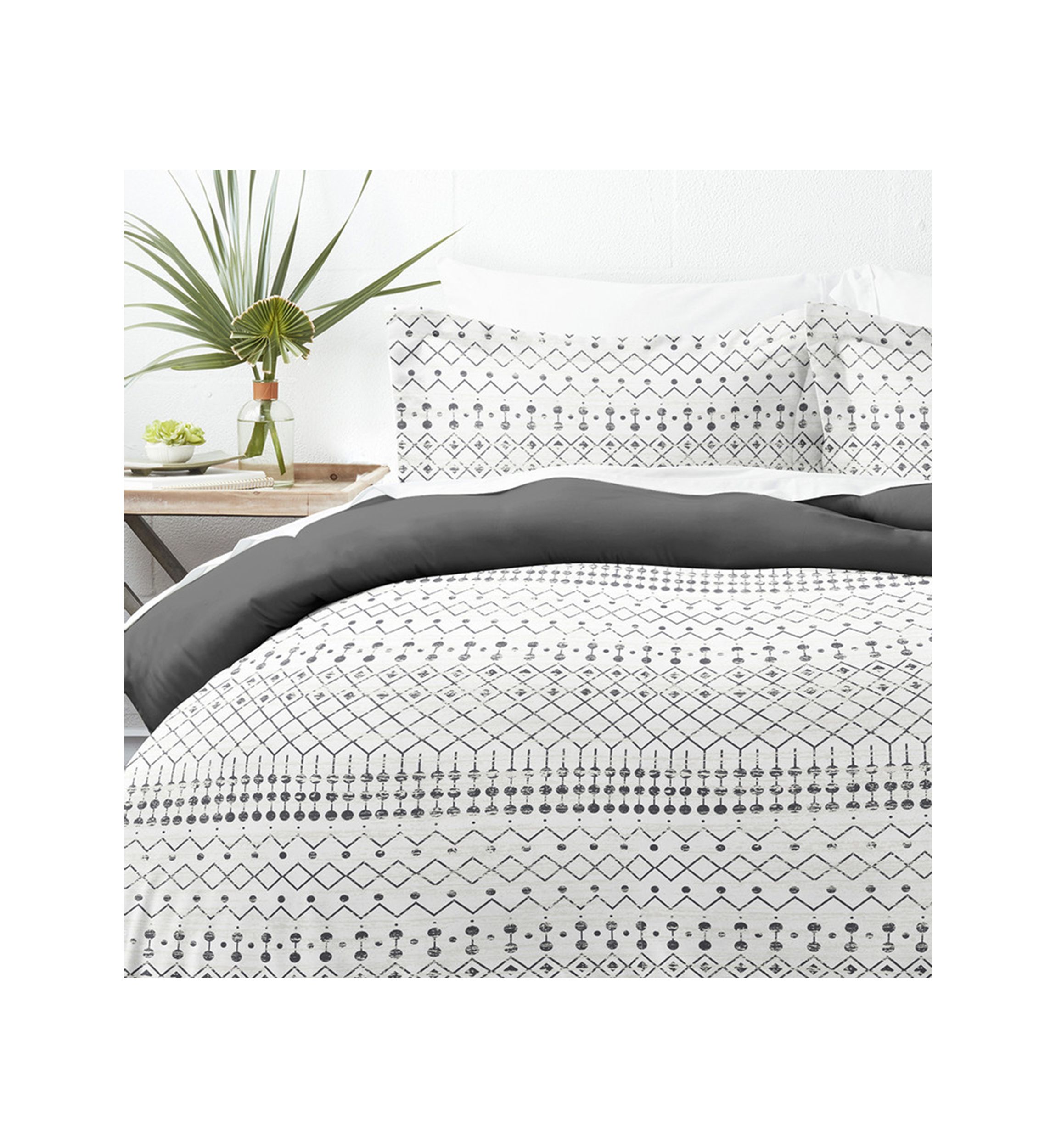 Premium Ultra Soft Etched Gate Pattern 3 Piece Reversible Duvet Cover Set
