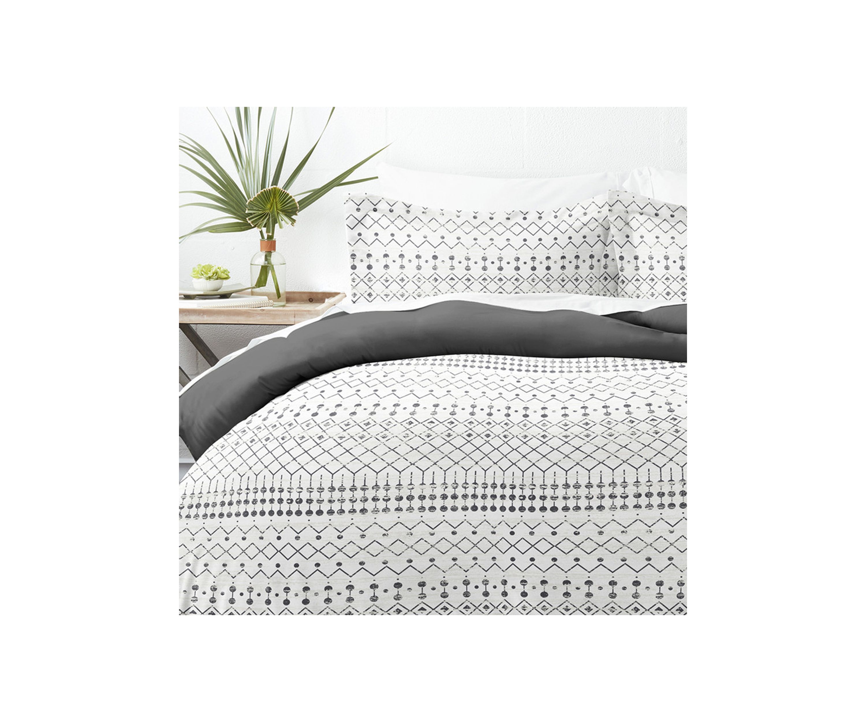 Premium Ultra Soft Etched Gate Pattern 3 Piece Reversible Duvet Cover Set