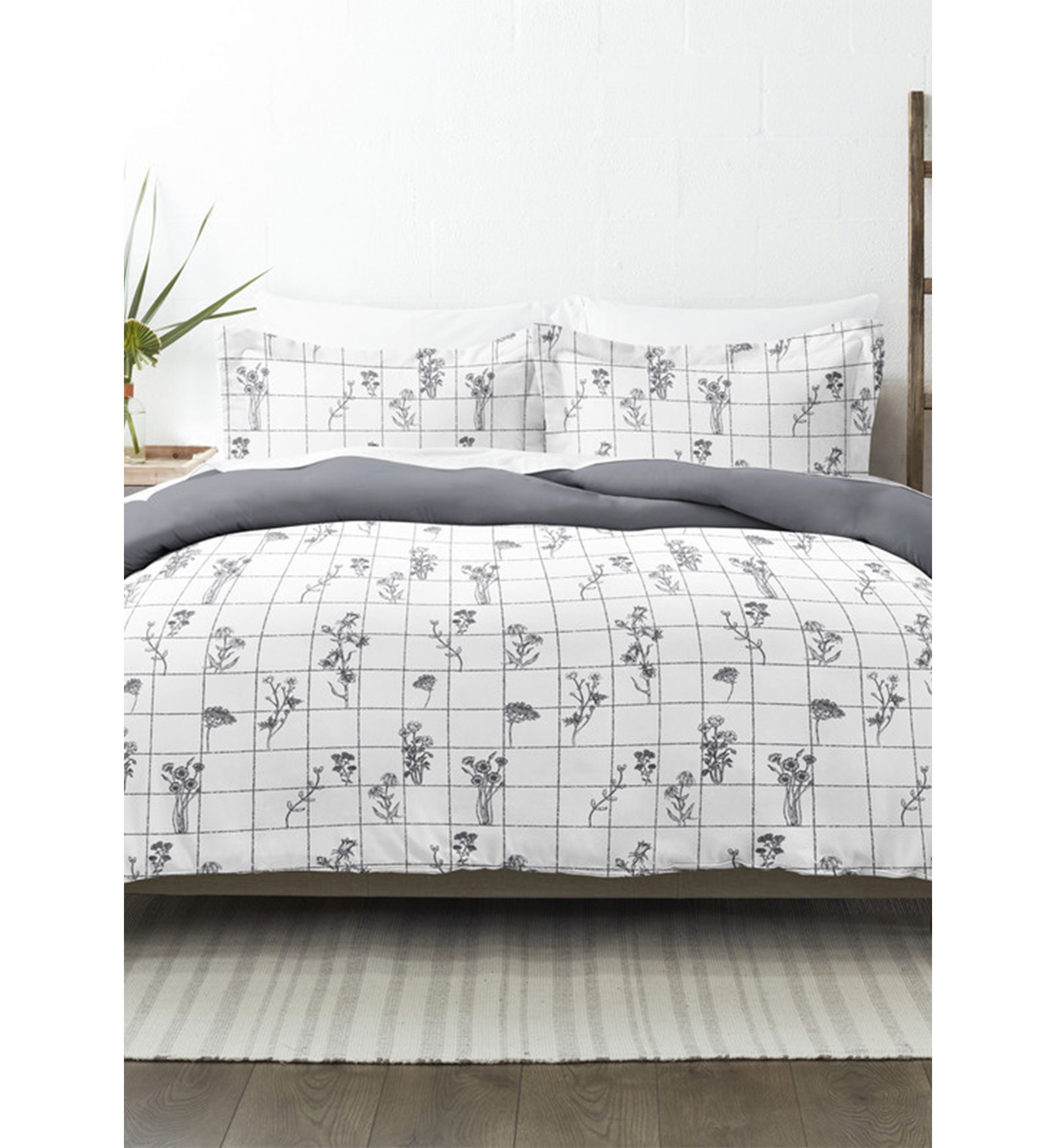 Premium Ultra Soft Flower Field Pattern 3 Piece Reversible Duvet Cover Set