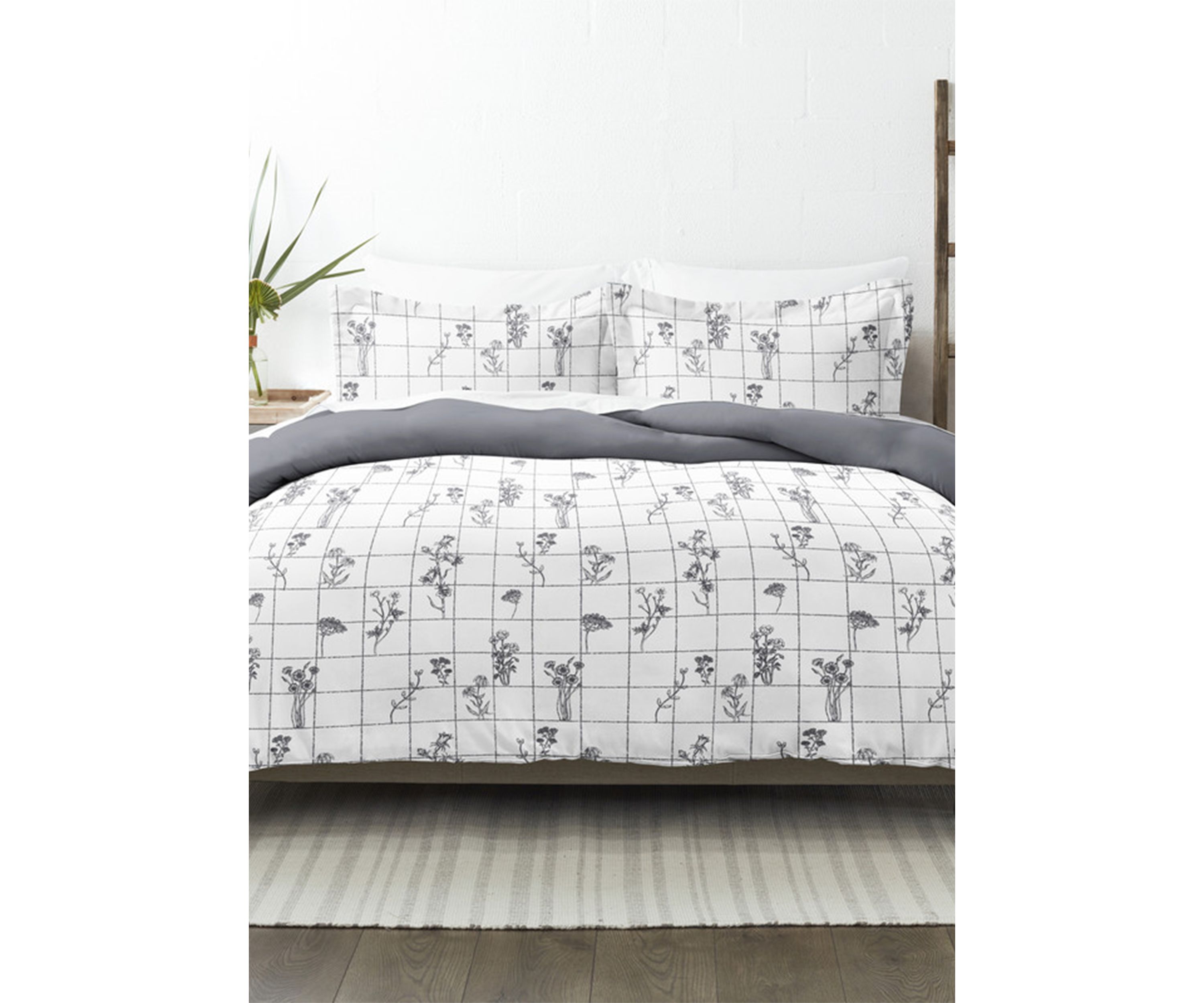 Premium Ultra Soft Flower Field Pattern 3 Piece Reversible Duvet Cover Set