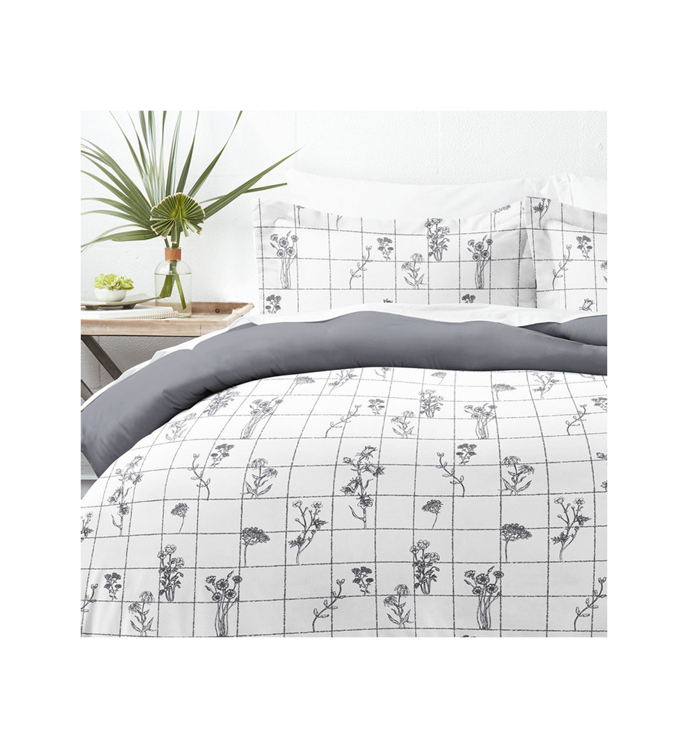 Premium Ultra Soft Flower Field Pattern 3 Piece Reversible Duvet Cover Set