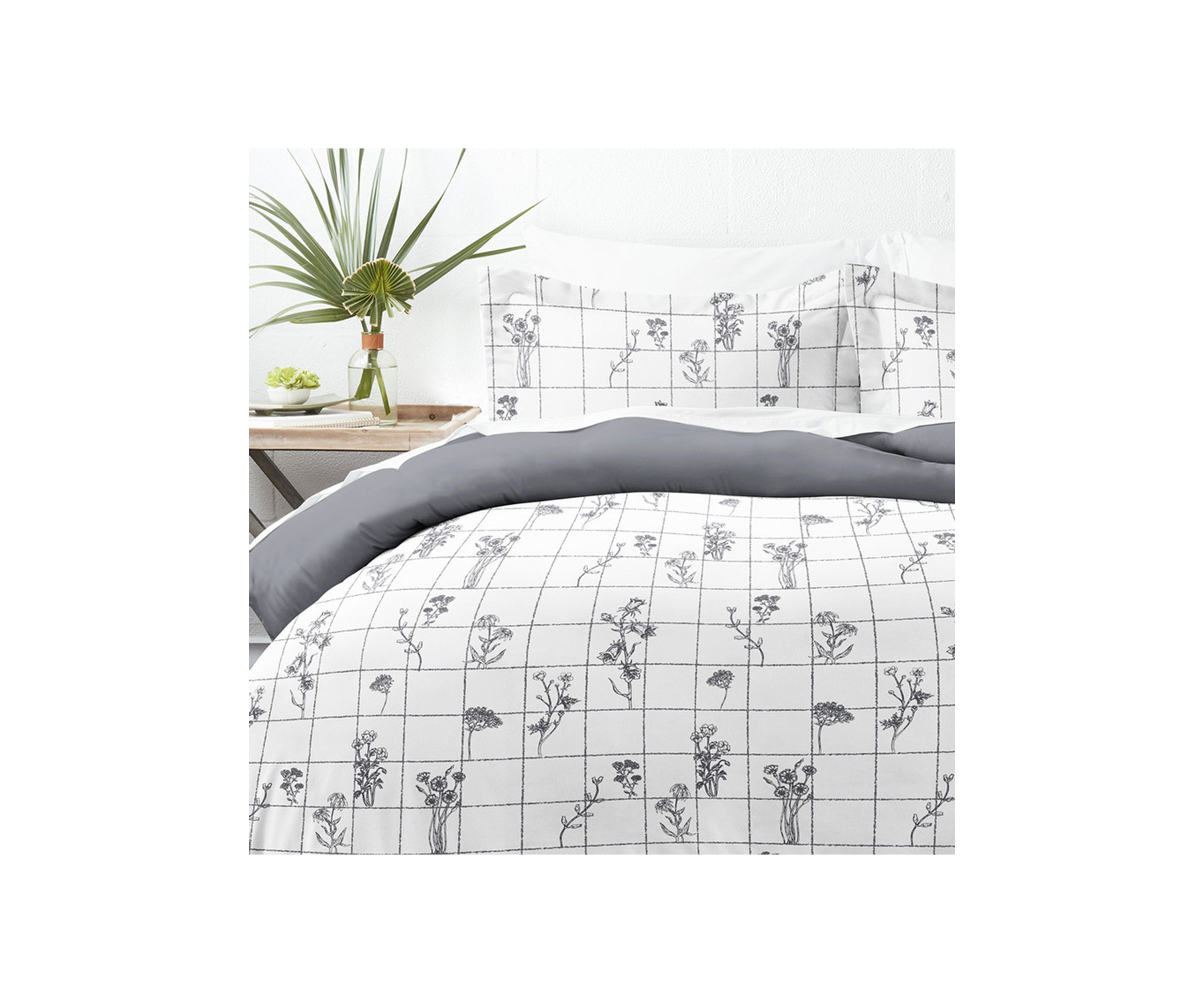 Premium Ultra Soft Flower Field Pattern 3 Piece Reversible Duvet Cover Set