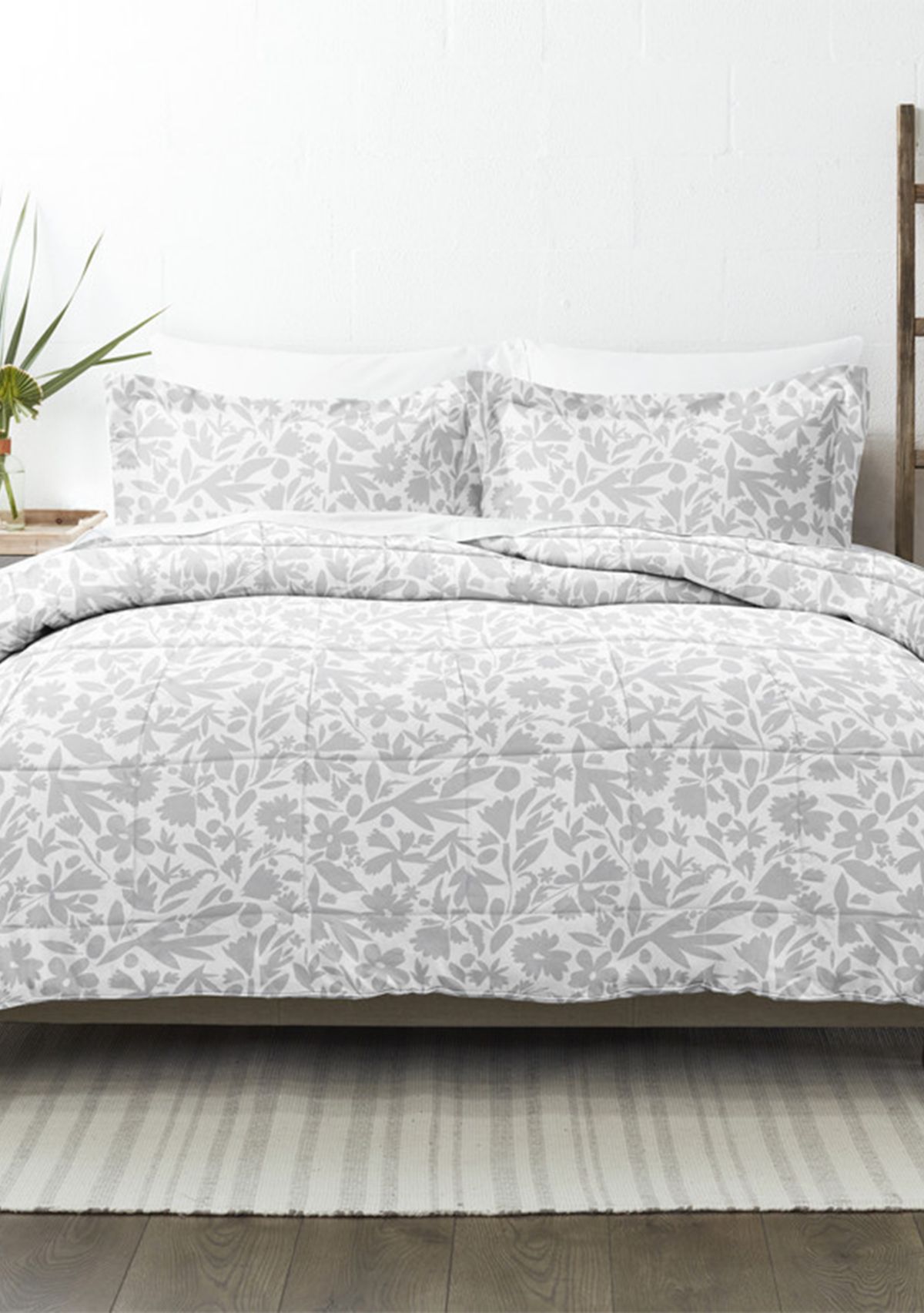 Premium Down Alternative Abstract Garden Patterned Comforter Set