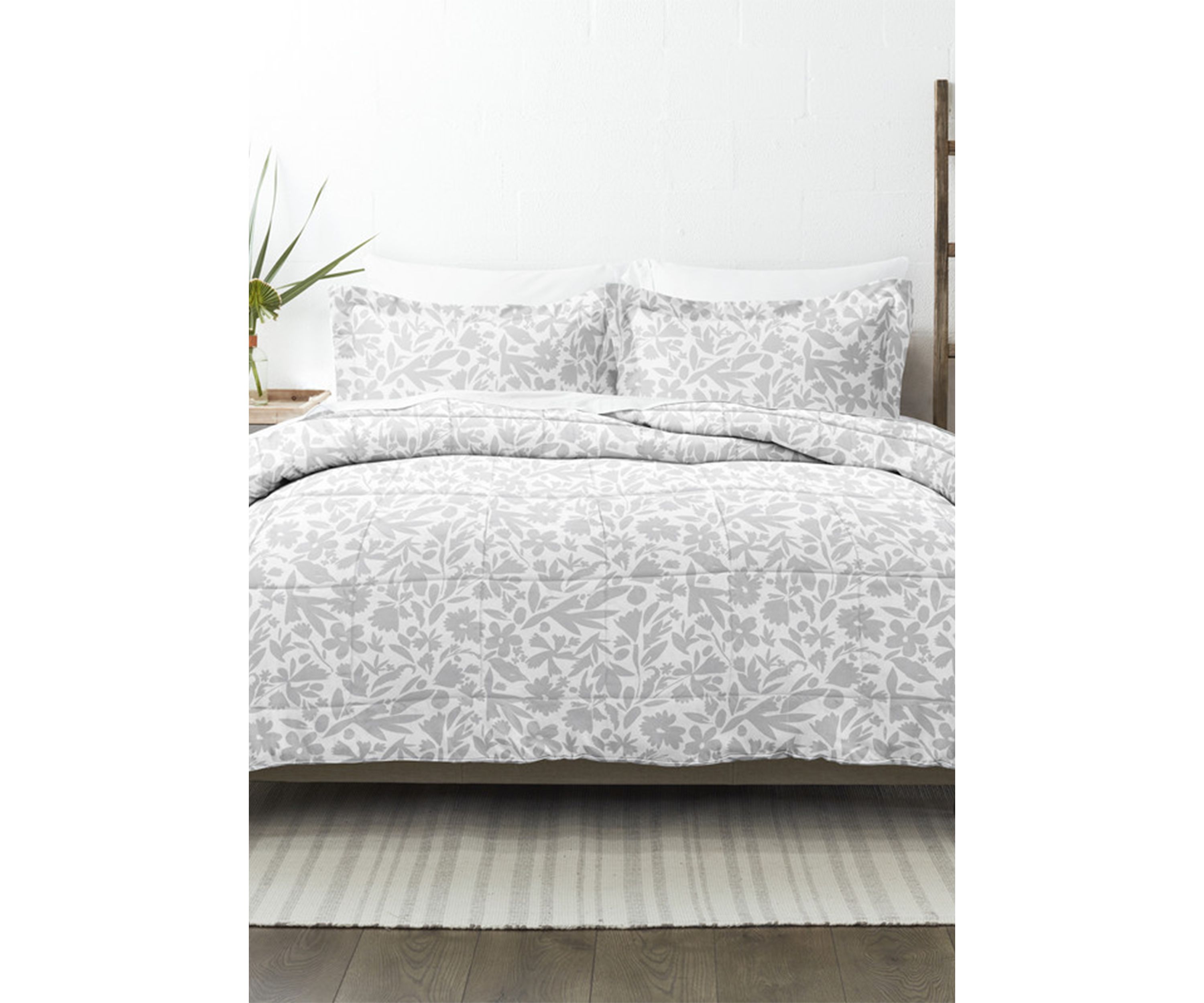 Premium Down Alternative Abstract Garden Patterned Comforter Set