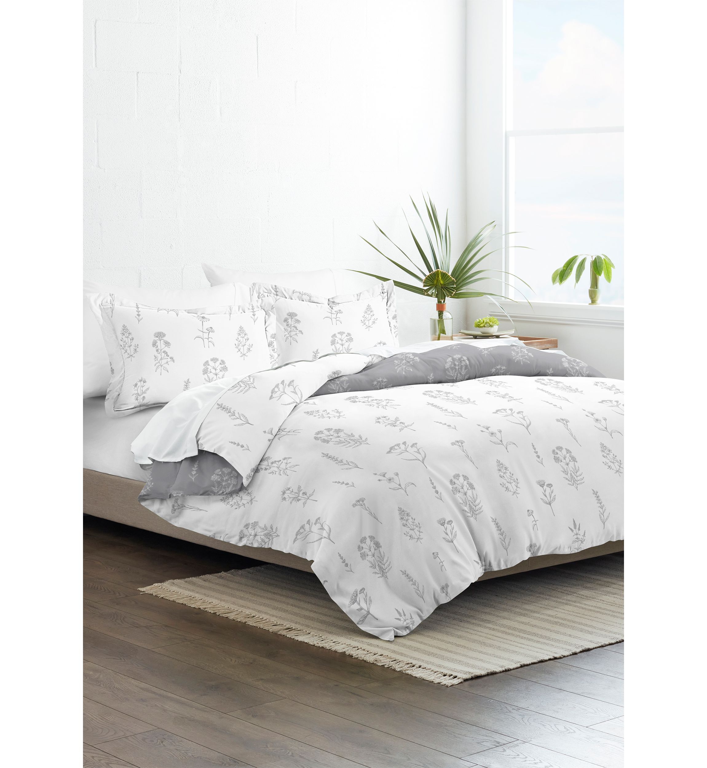 Premium Ultra Soft Botany Floral 3-Piece Reversible Duvet Cover Set