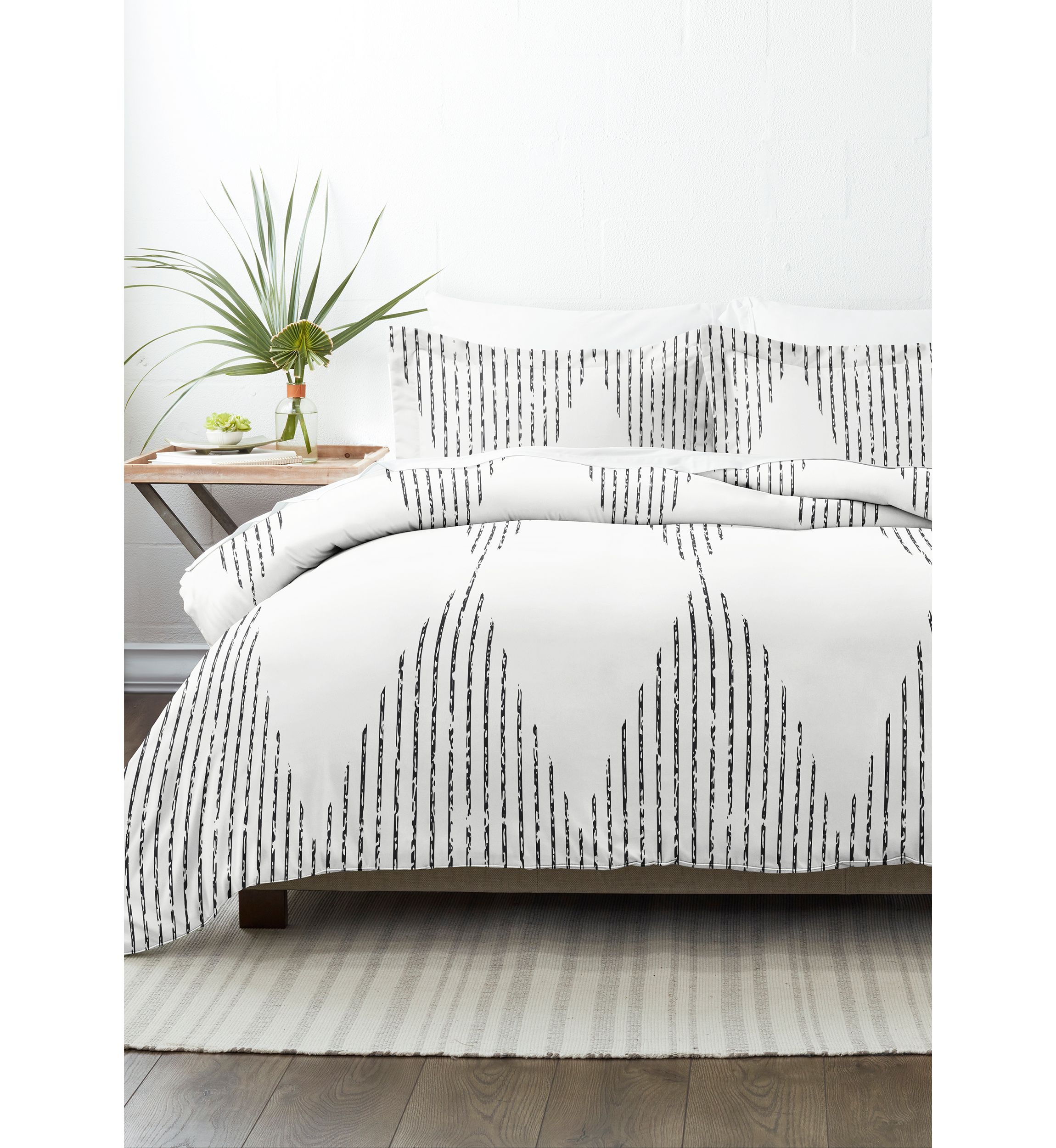 Premium Ultra Soft Diamond Stripe Down-Alternative Comforter