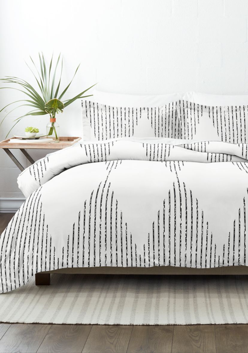 Premium Ultra Soft Diamond Stripe Down-Alternative Comforter
