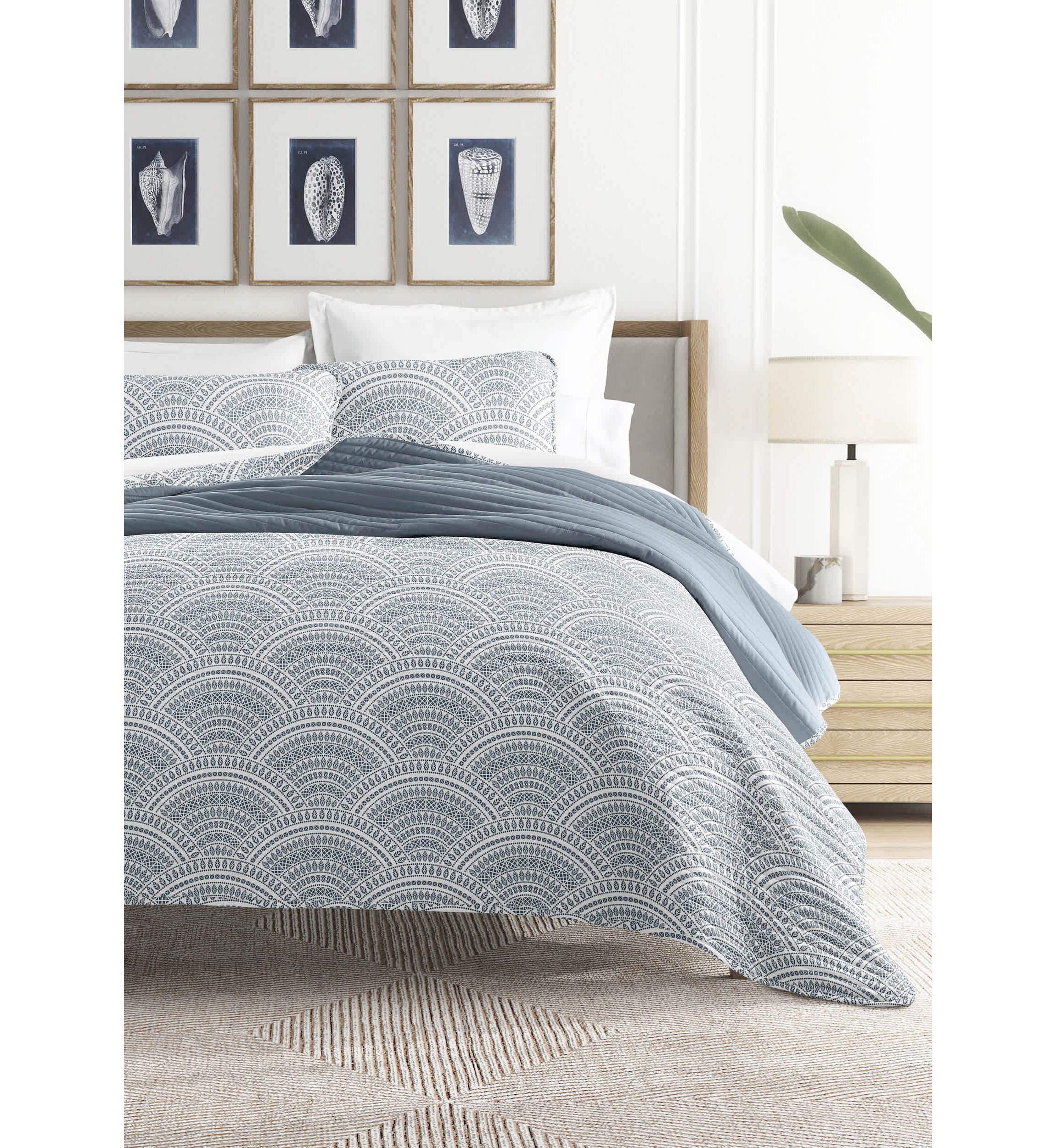 Ultra Soft Microfiber Reversible Scallop All Season Quilt Set with Shams