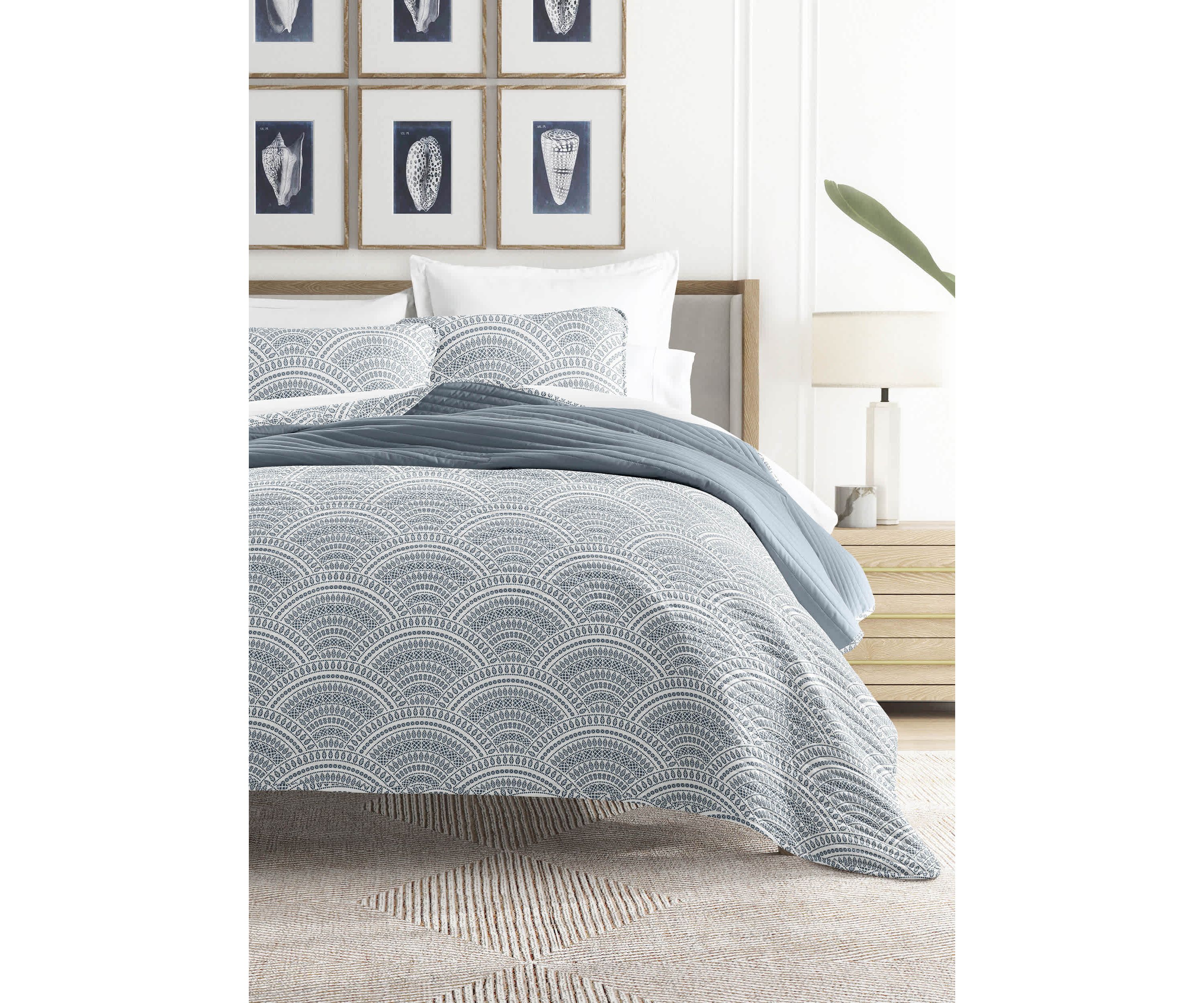 Ultra Soft Microfiber Reversible Scallop All Season Quilt Set with Shams