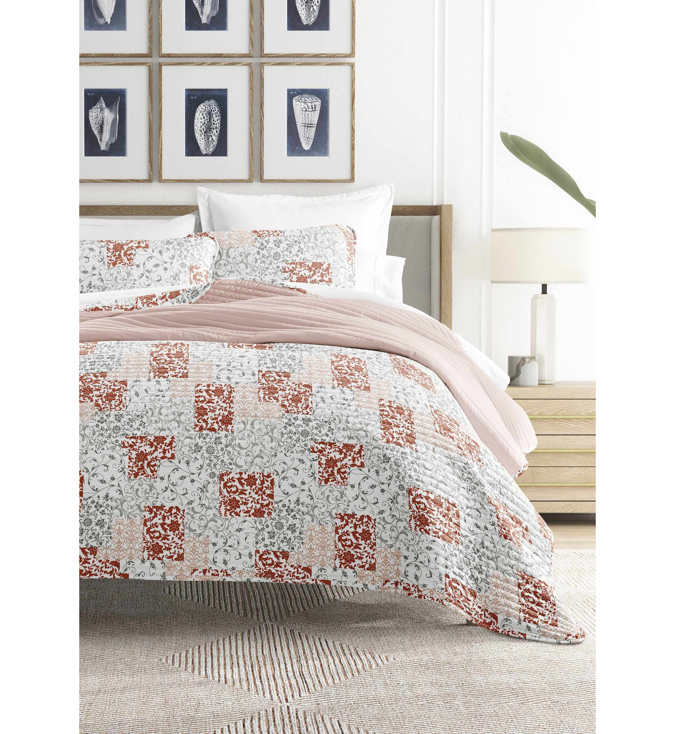 Ultra Soft Microfiber Reversible Scrolled Patchwork All Season Quilt Set with Shams