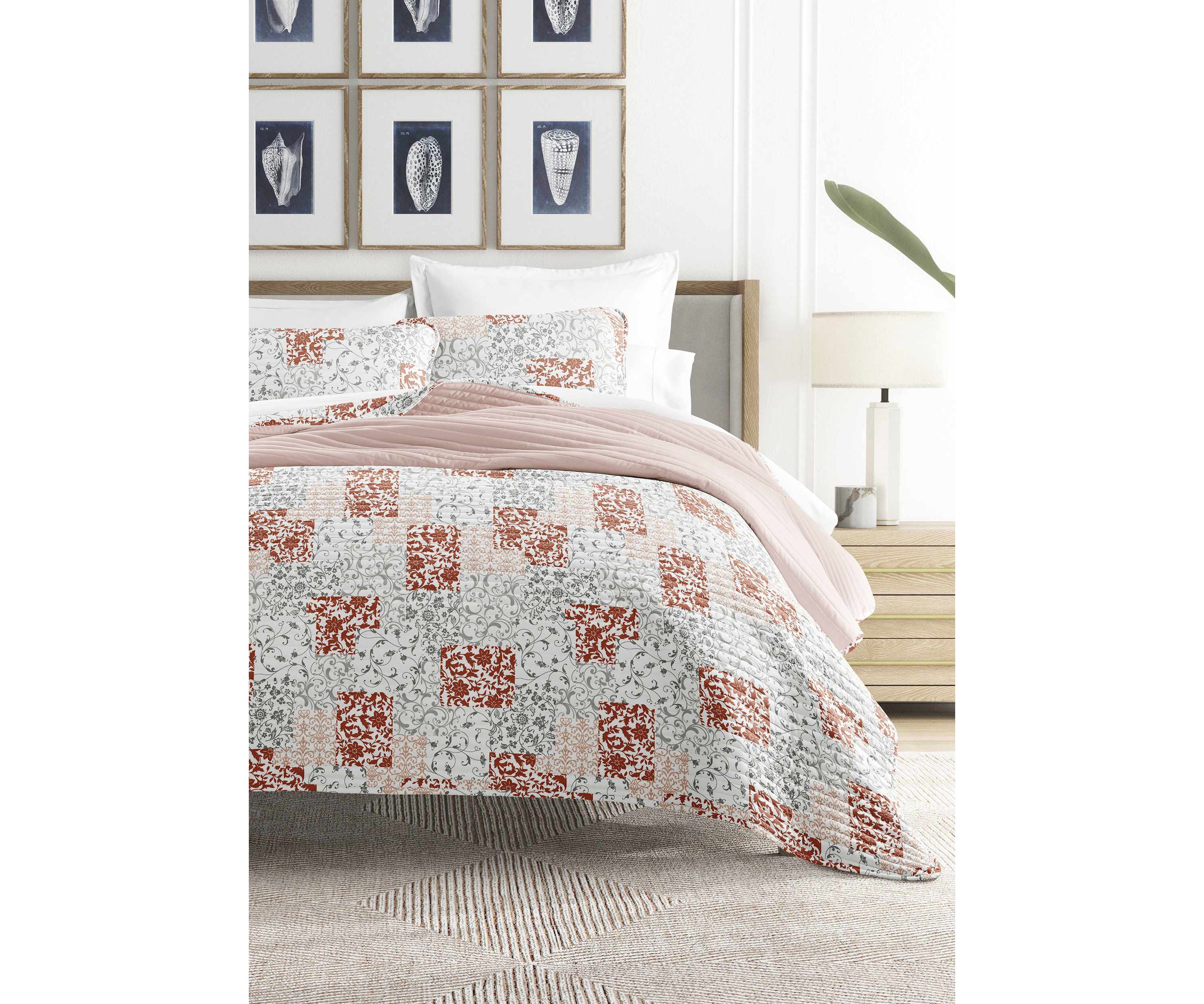 Ultra Soft Microfiber Reversible Scrolled Patchwork All Season Quilt Set with Shams