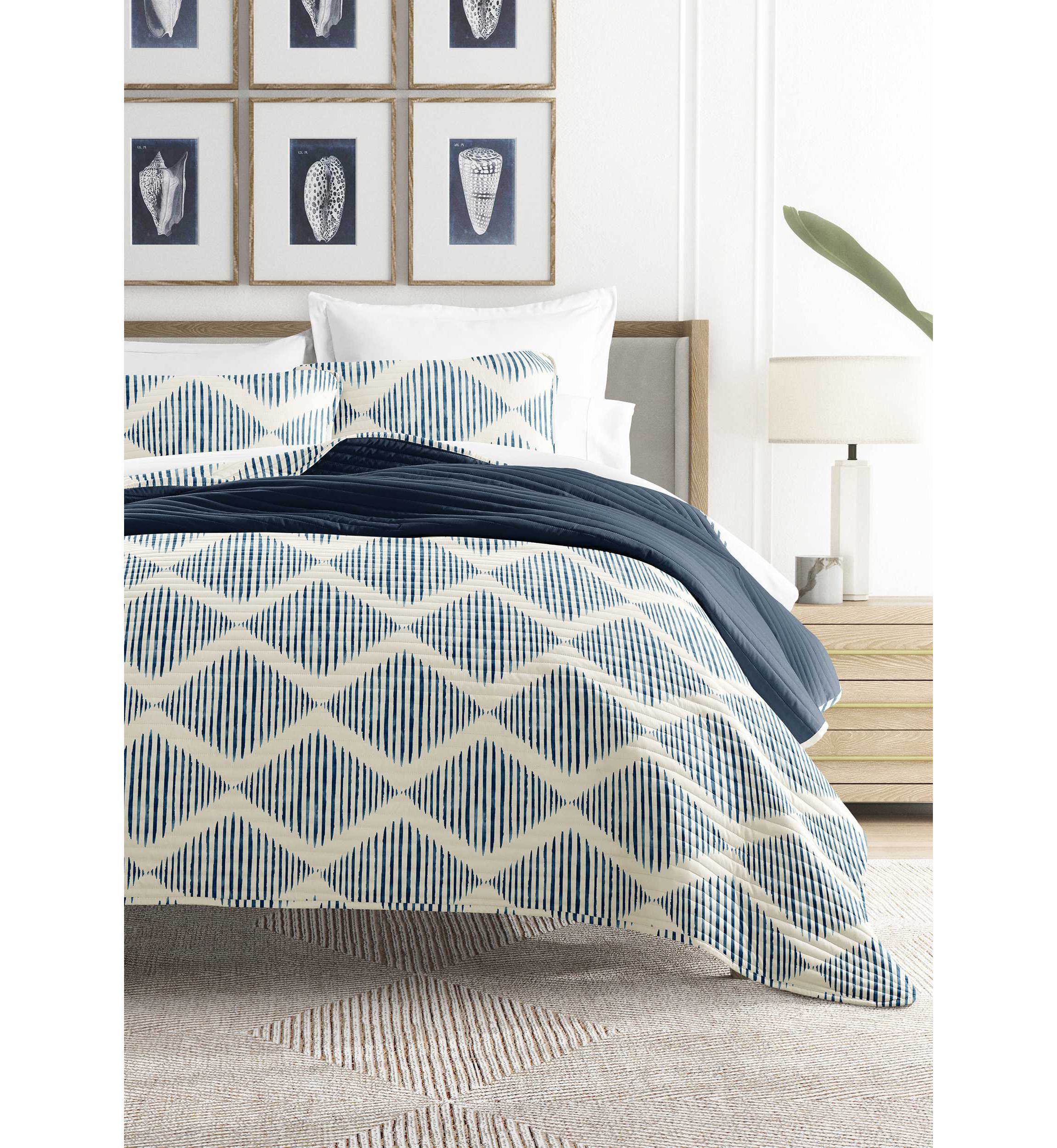 Ultra Soft Microfiber Reversible Distressed Diamond All Season Quilt Set with Shams