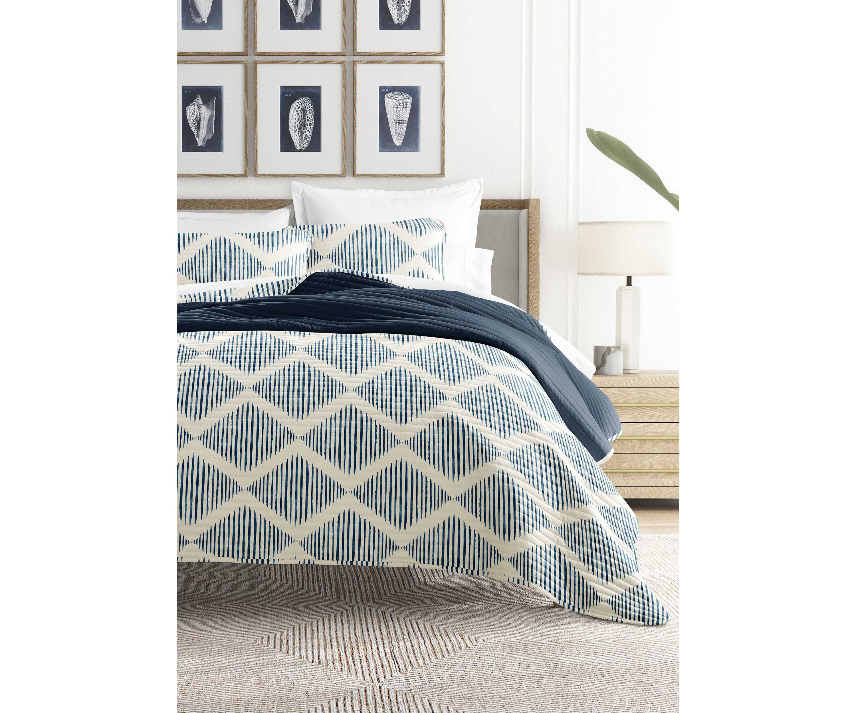 Ultra Soft Microfiber Reversible Distressed Diamond All Season Quilt Set with Shams