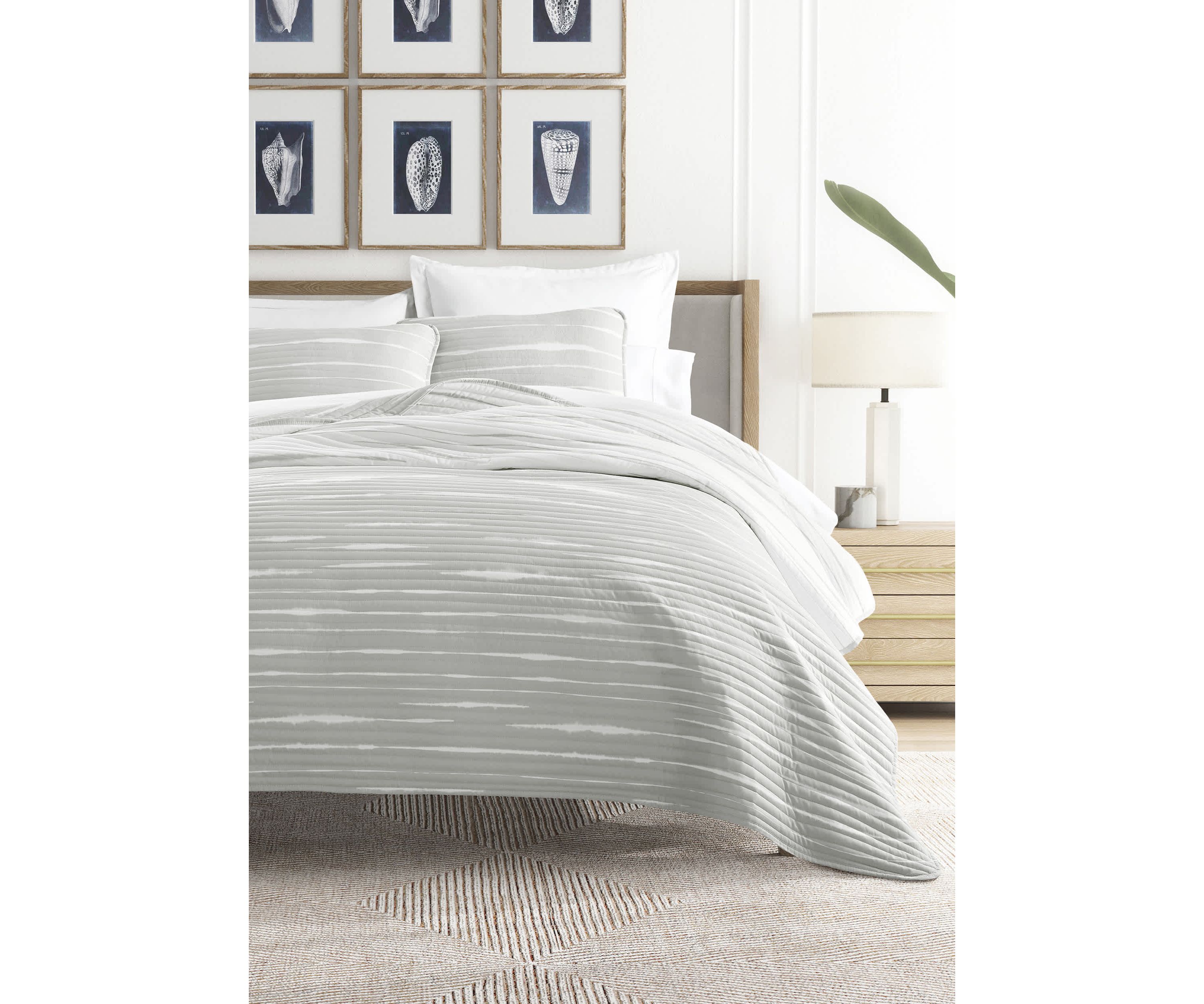 Ultra Soft Microfiber Reversible Horizon Lines All Season Quilt Set with Shams