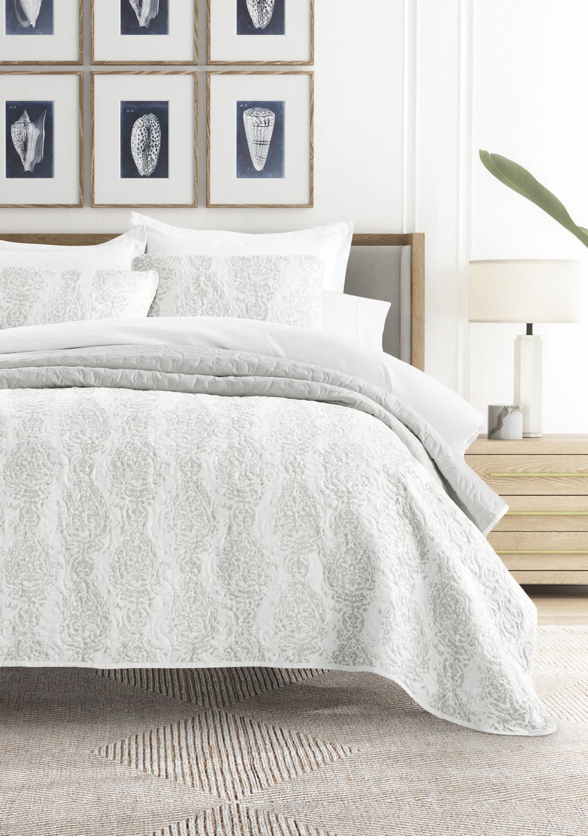 Ultra Soft Microfiber Reversible Distressed Damask All Season Quilt  Set with Shams