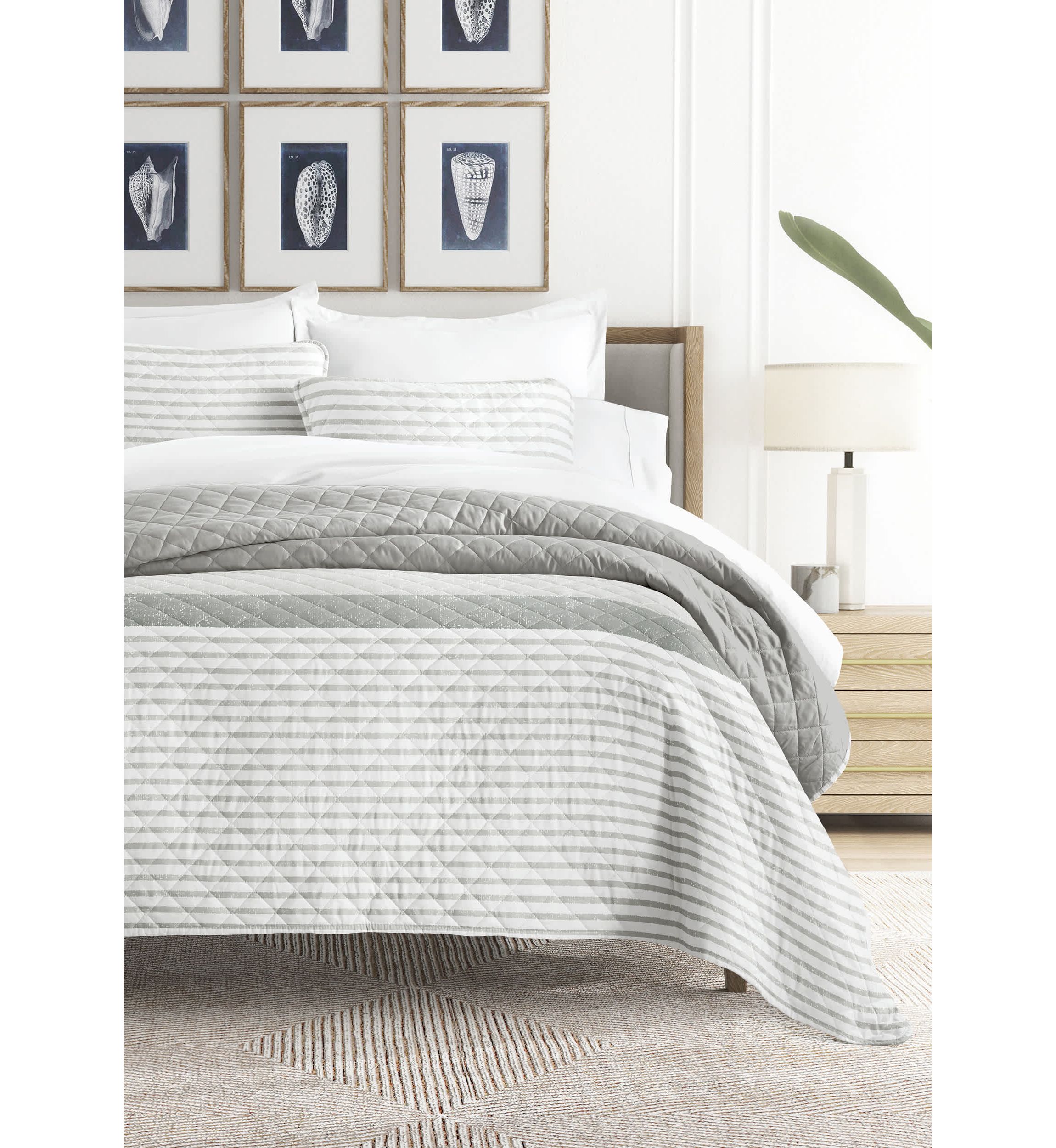Ultra Soft Microfiber Reversible Summer Stripes All Season Quilt  Set with Shams