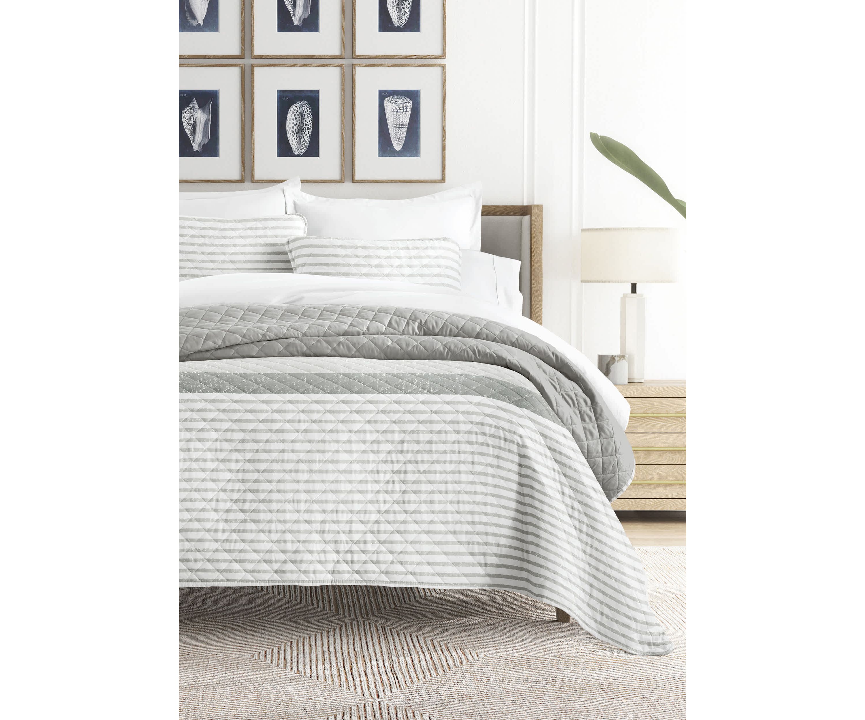 Ultra Soft Microfiber Reversible Summer Stripes All Season Quilt  Set with Shams