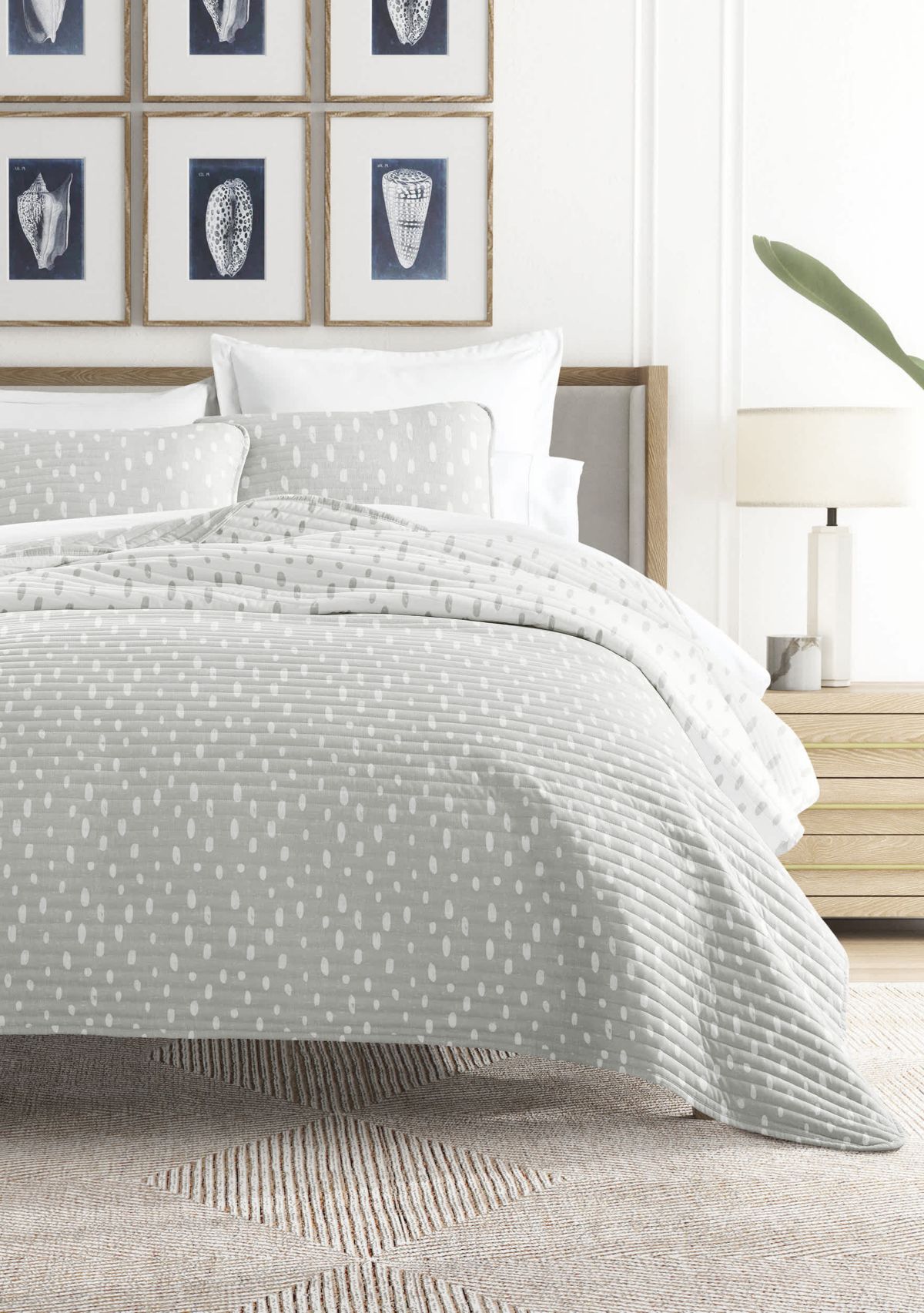 Ultra Soft Microfiber Reversible Painted Dots All Season Quilt Set with Shams