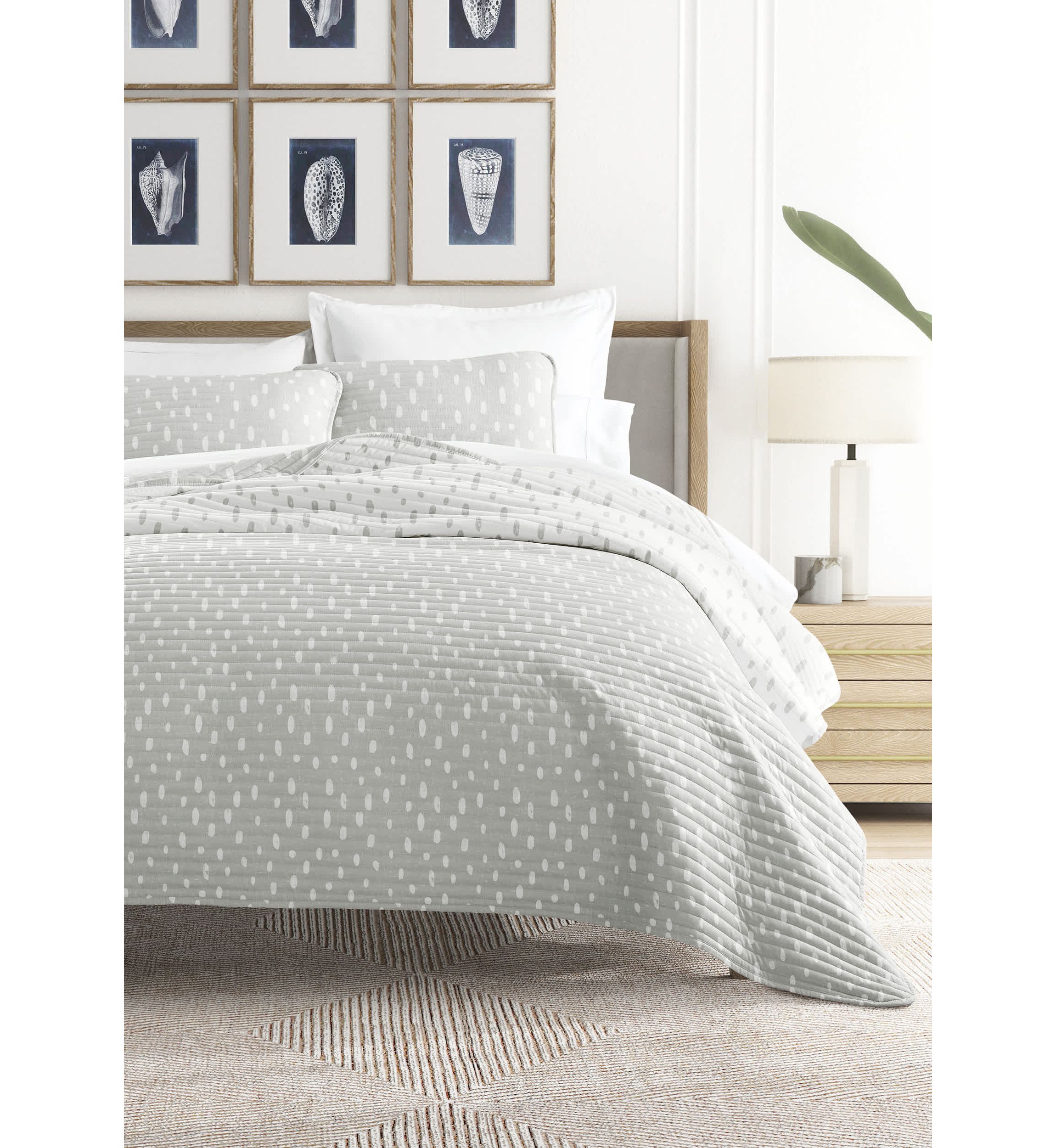 Ultra Soft Microfiber Reversible Painted Dots All Season Quilt Set with Shams