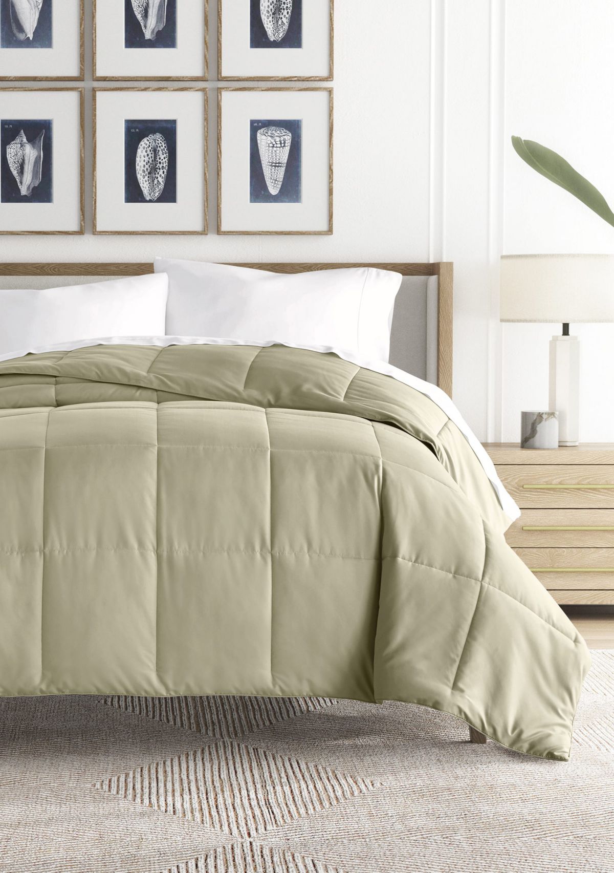 Ultra Soft Microfiber All Season Down-Alternative Solid Comforter