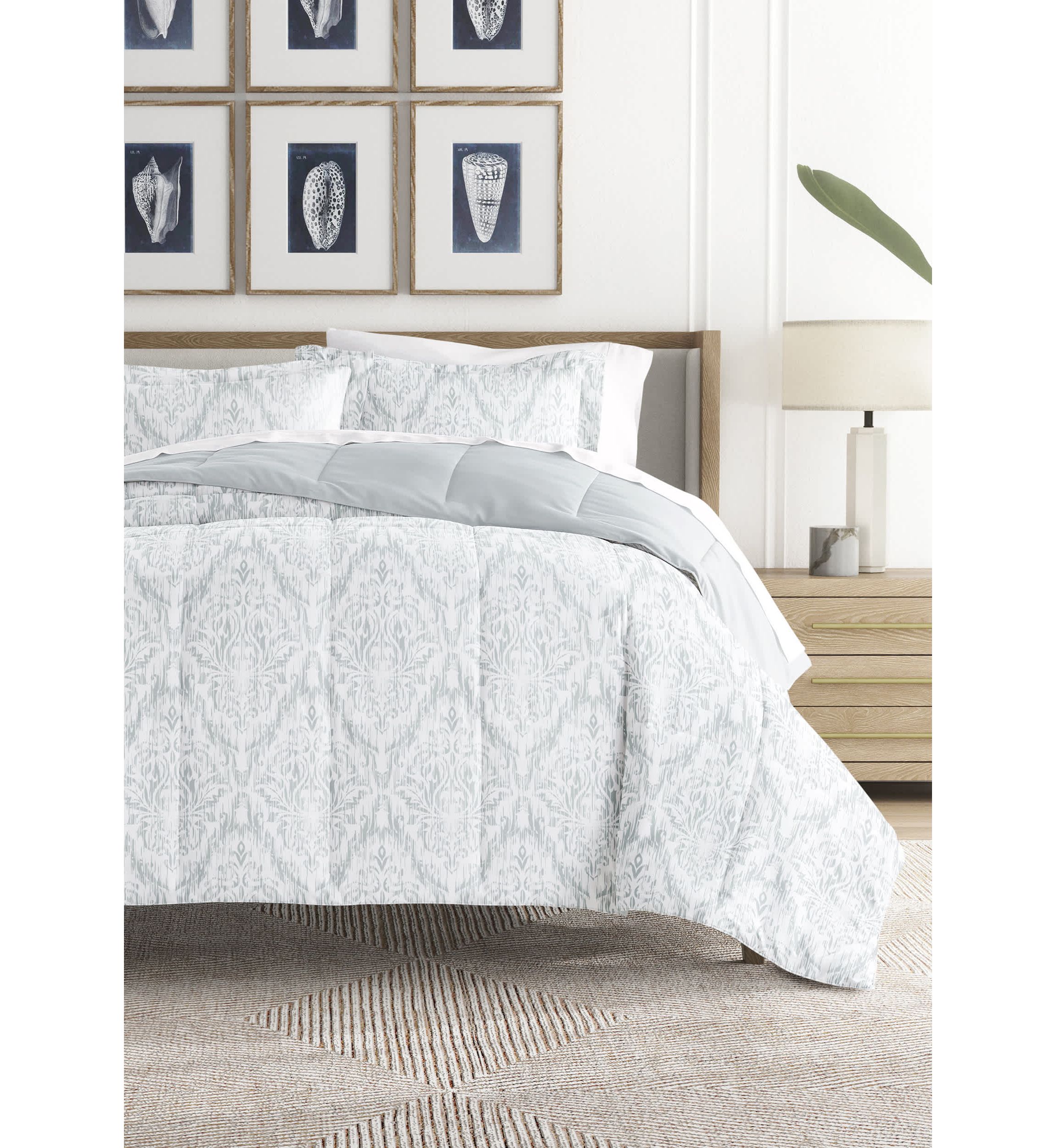 Reversible English Countryside Patterned Ultra Soft Microfiber Down-Alternative Comforter Set