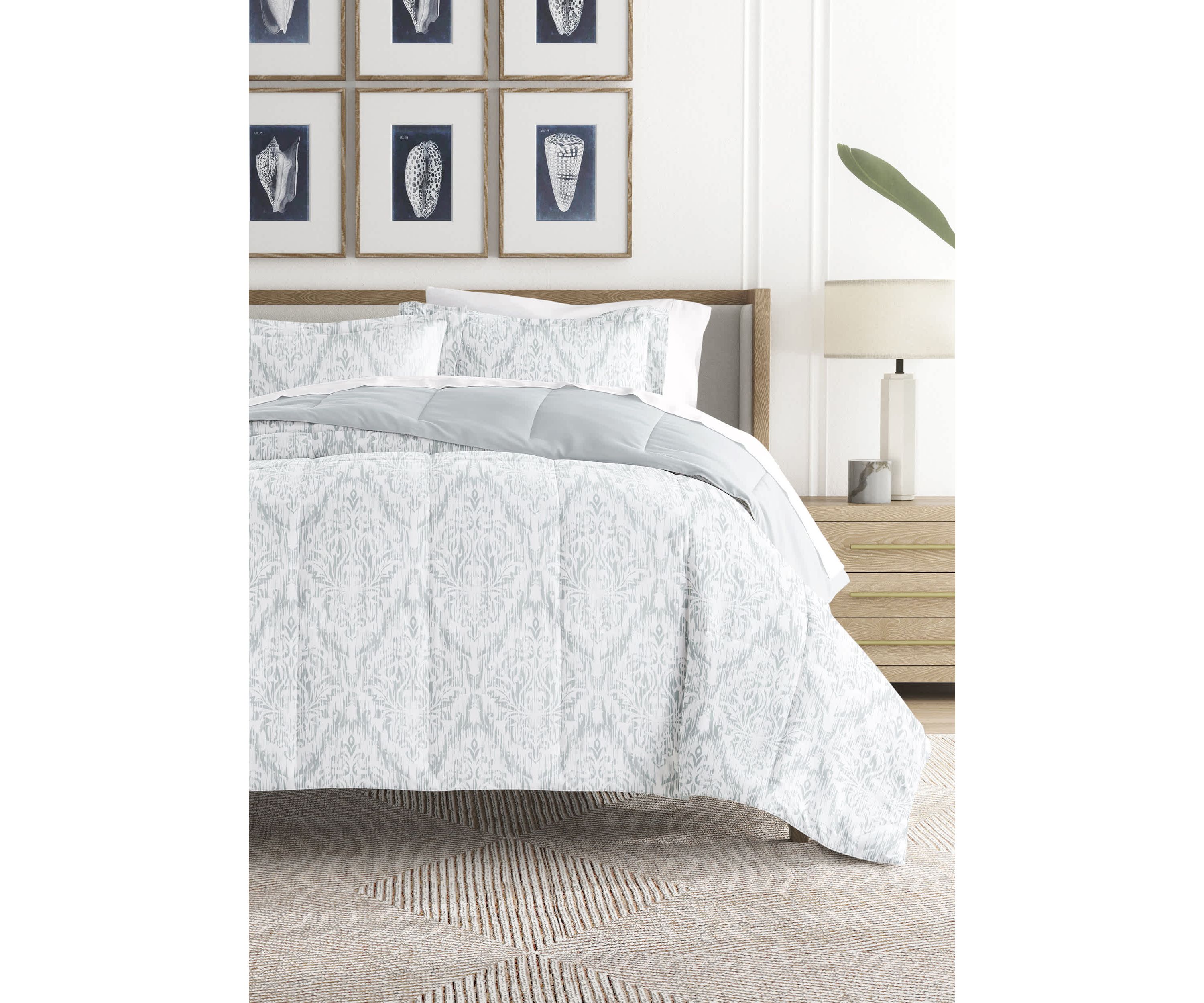 Reversible English Countryside Patterned Ultra Soft Microfiber Down-Alternative Comforter Set