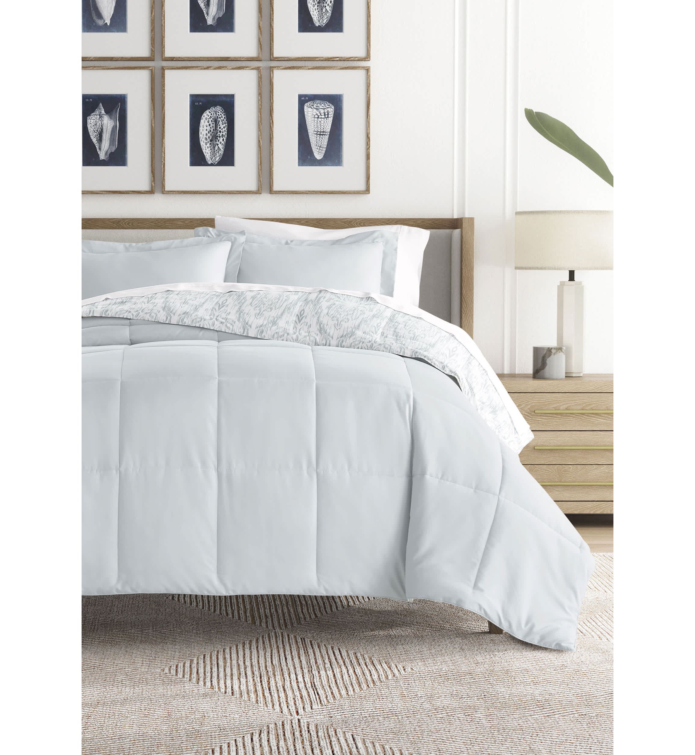 Reversible English Countryside Patterned Ultra Soft Microfiber Down-Alternative Comforter Set
