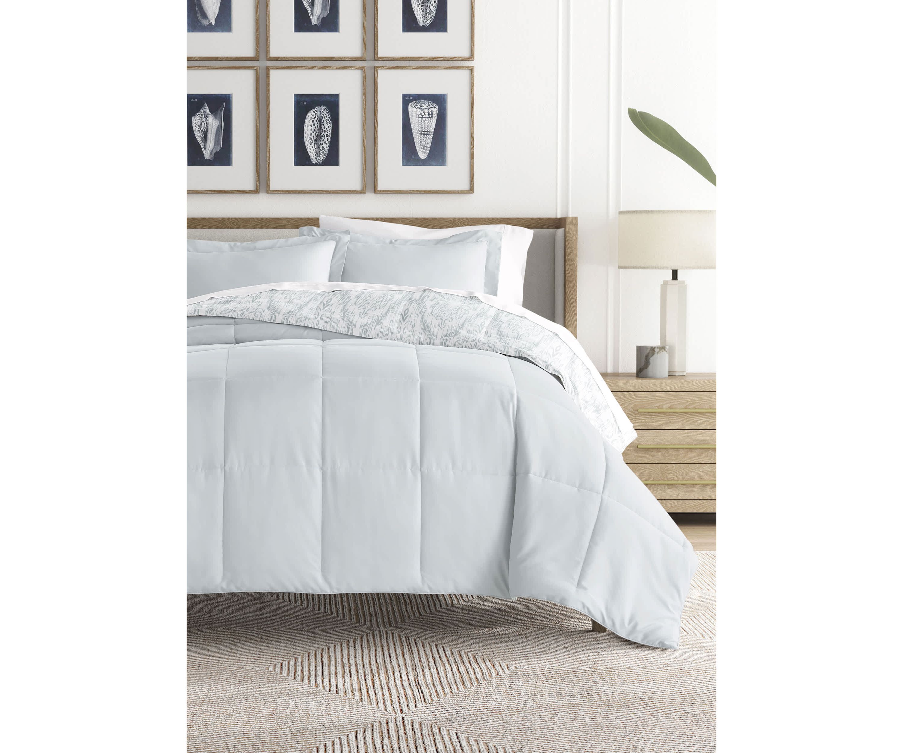 Reversible English Countryside Patterned Ultra Soft Microfiber Down-Alternative Comforter Set