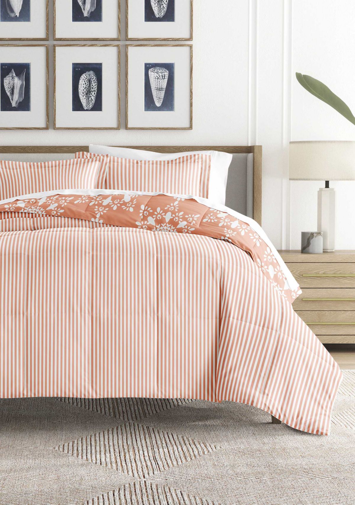 Reversible Daisy Medallion Patterned Microfiber Ultra Soft Down-Alternative Comforter Set