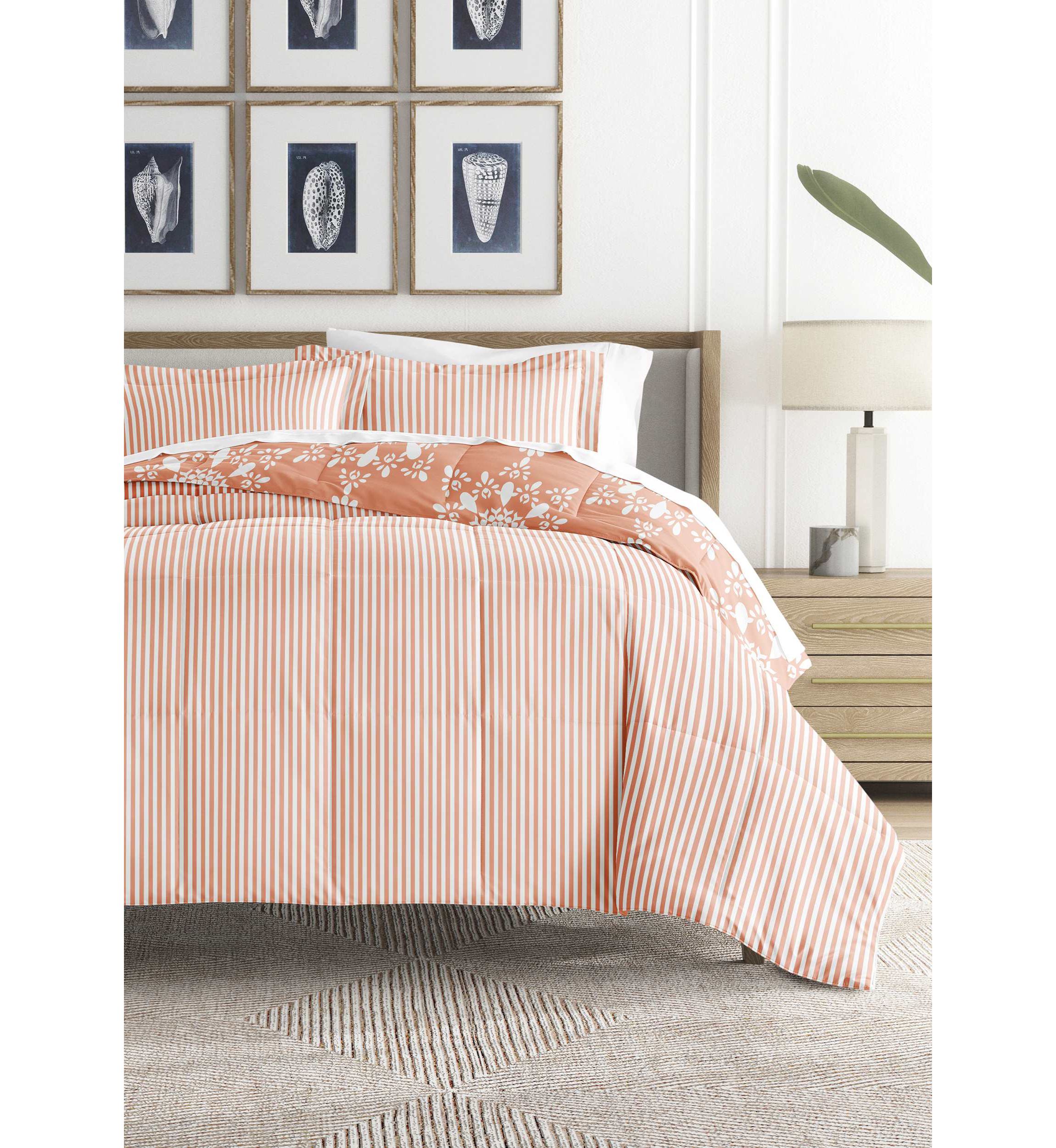 Reversible Daisy Medallion Patterned Microfiber Ultra Soft Down-Alternative Comforter Set