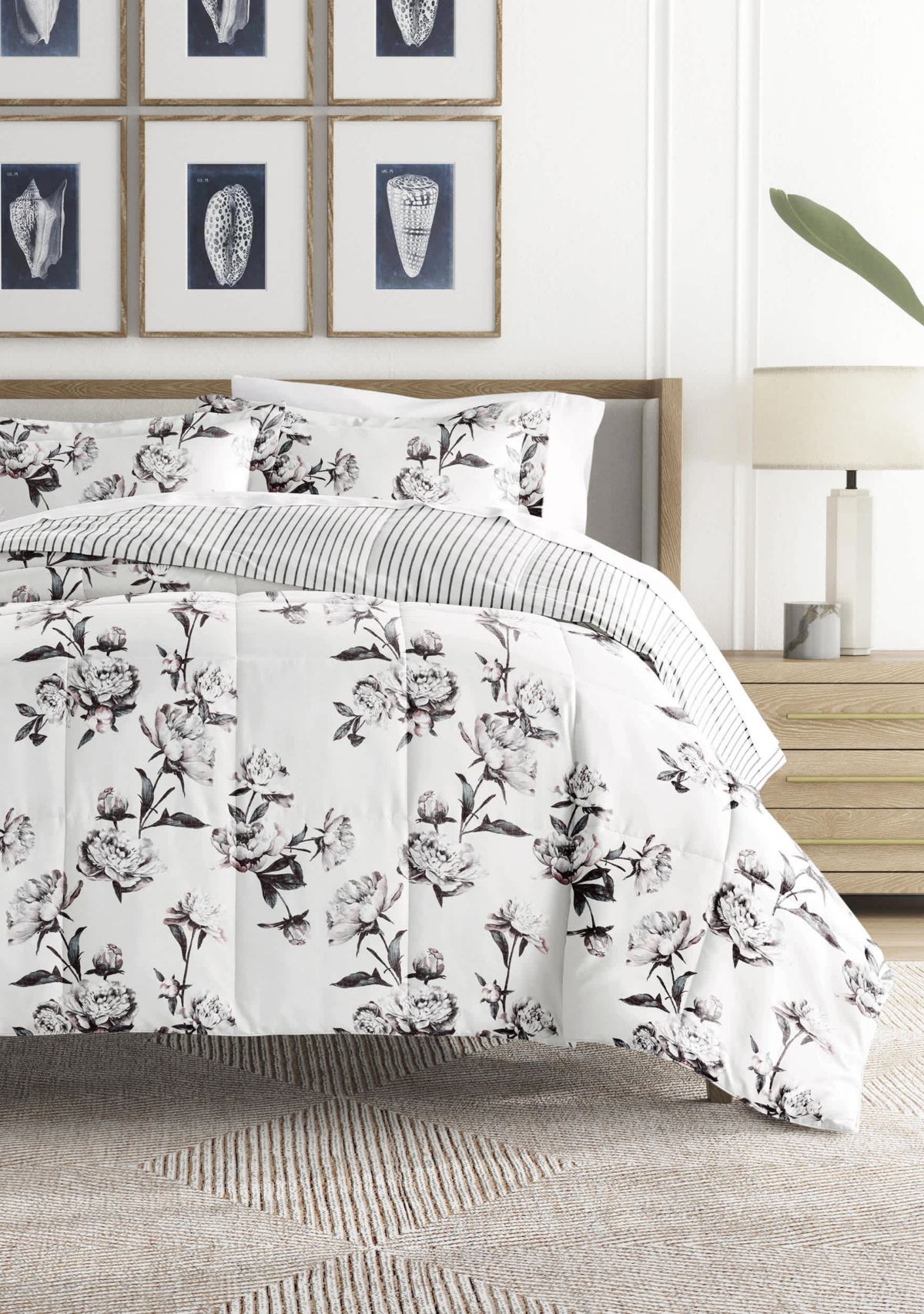 Reversible Vintage Magnolia Patterned Ultra Soft Microfiber Down-Alternative Comforter Set