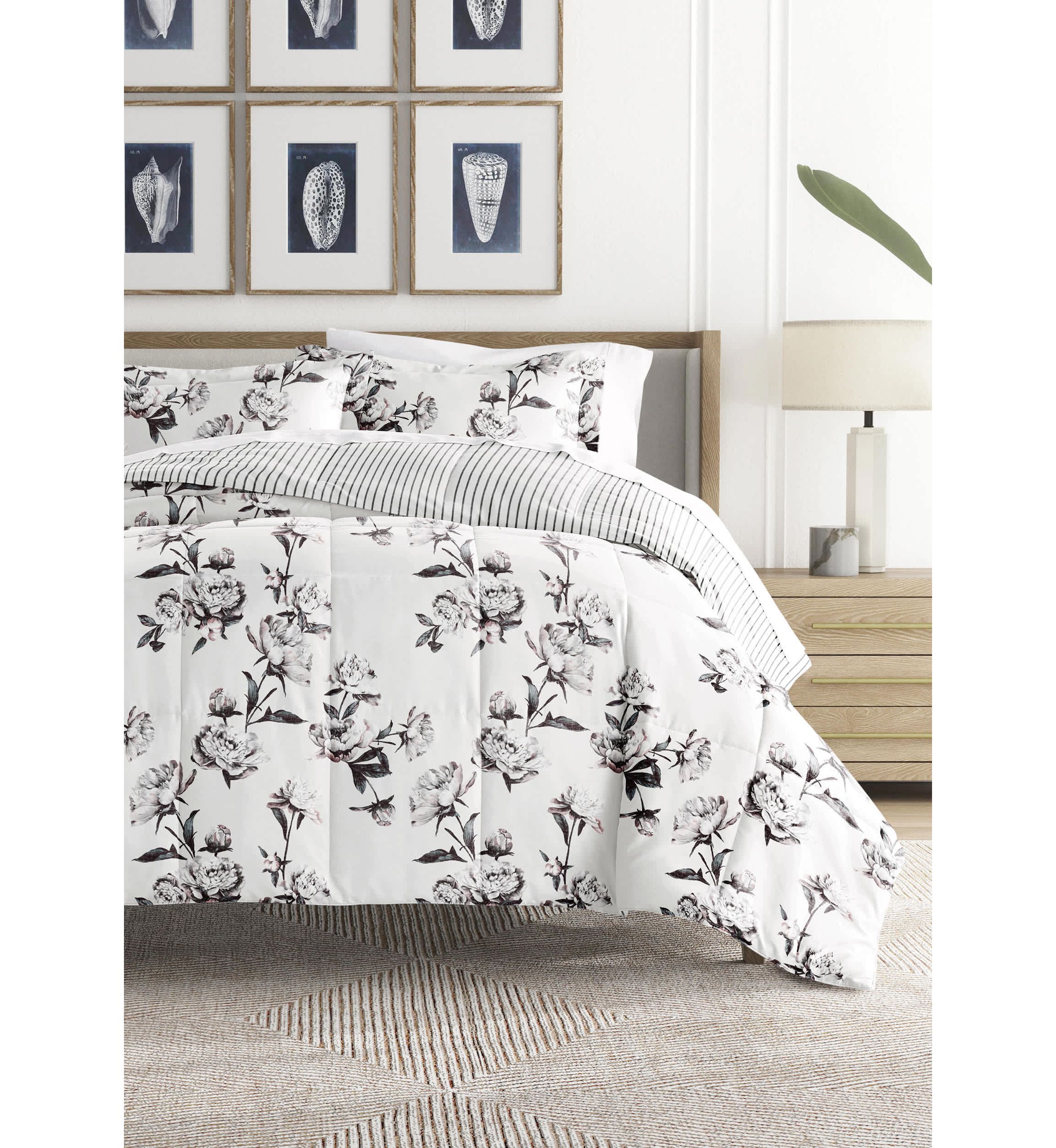 Reversible Vintage Magnolia Patterned Ultra Soft Microfiber Down-Alternative Comforter Set