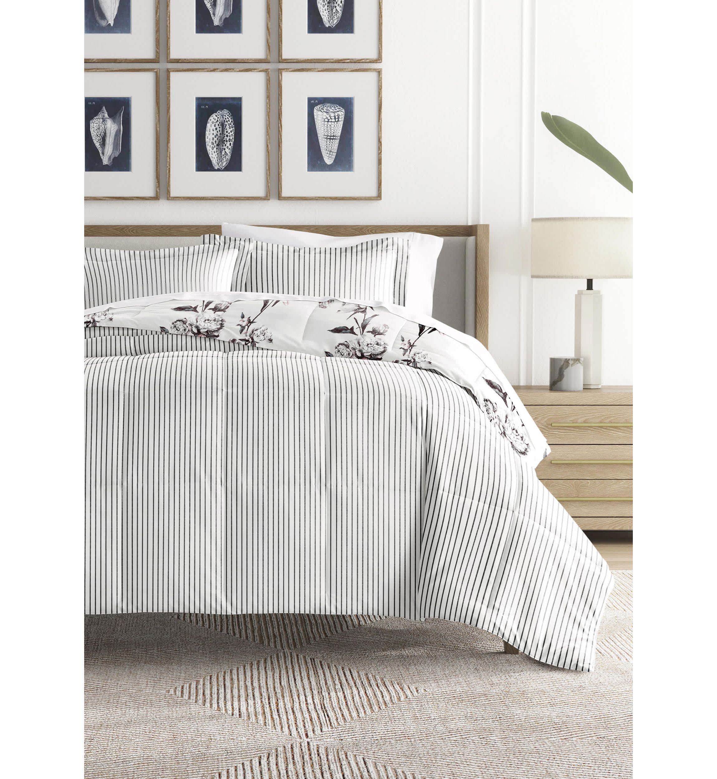 Reversible Vintage Magnolia Patterned Ultra Soft Microfiber Down-Alternative Comforter Set