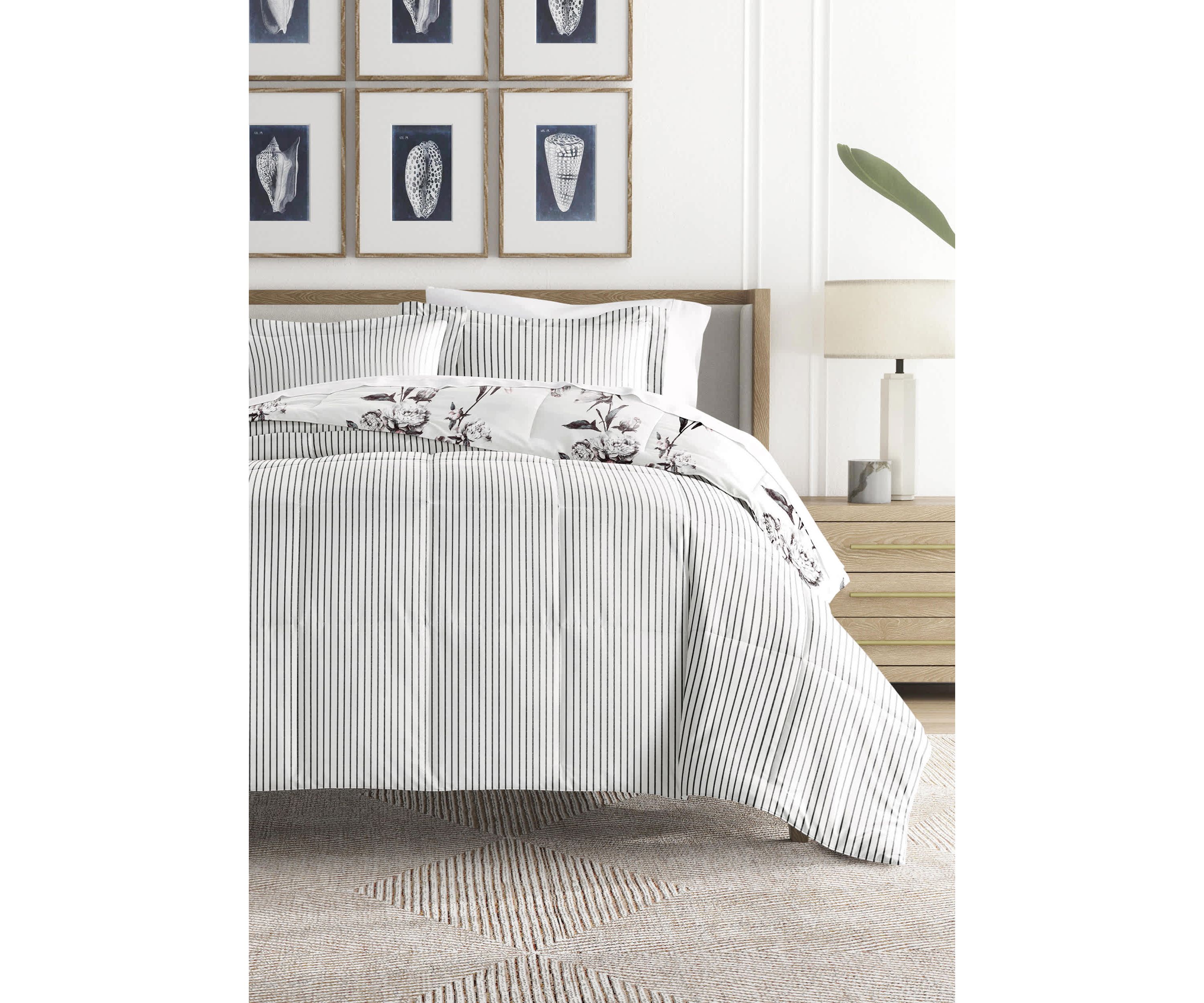 Reversible Vintage Magnolia Patterned Ultra Soft Microfiber Down-Alternative Comforter Set
