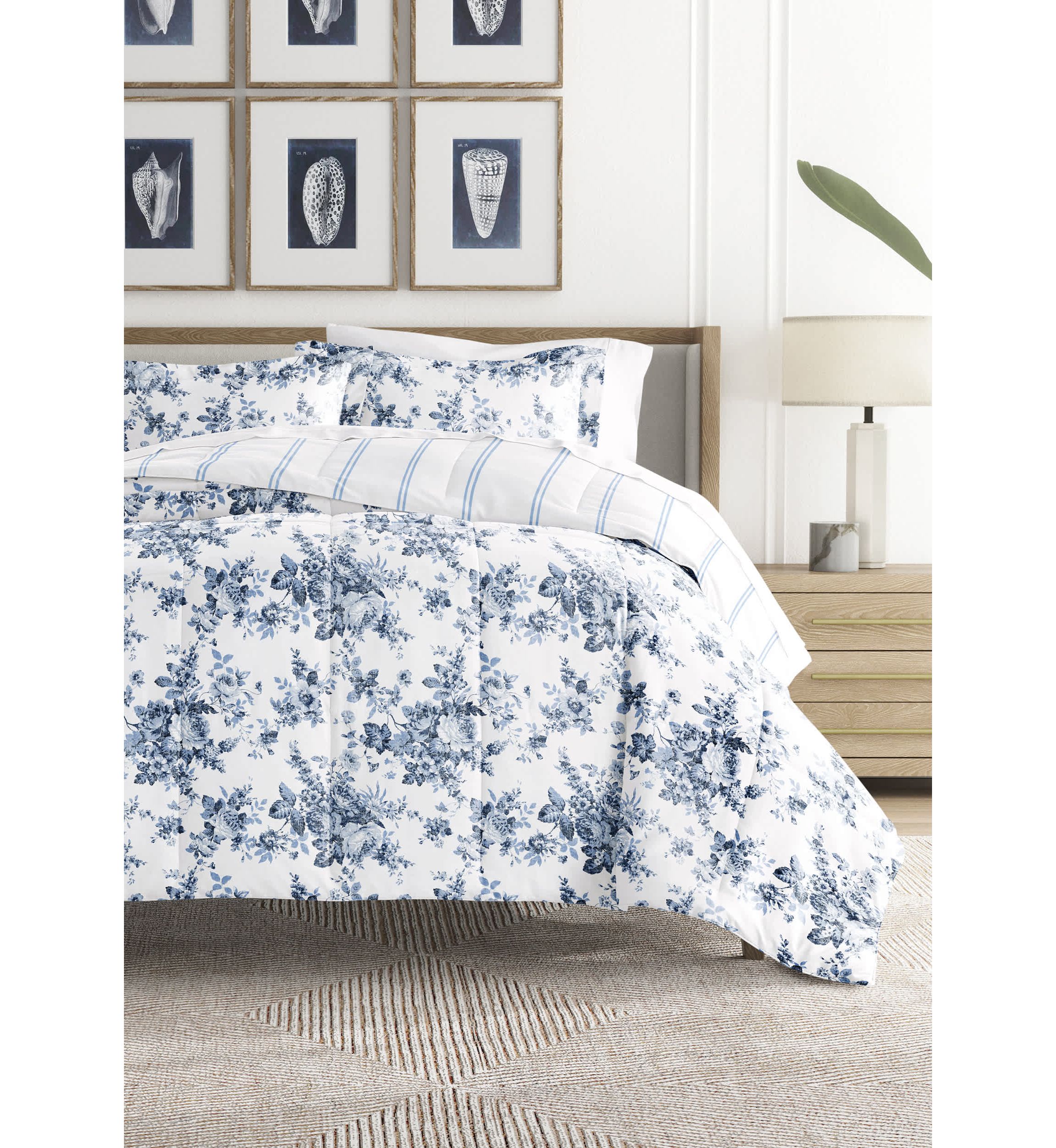 Reversible Patterned Ultra Soft Microfiber All Season Down-Alternative Comforter Set