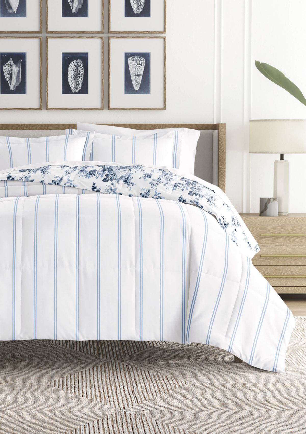 Reversible Patterned Ultra Soft Microfiber All Season Down-Alternative Comforter Set