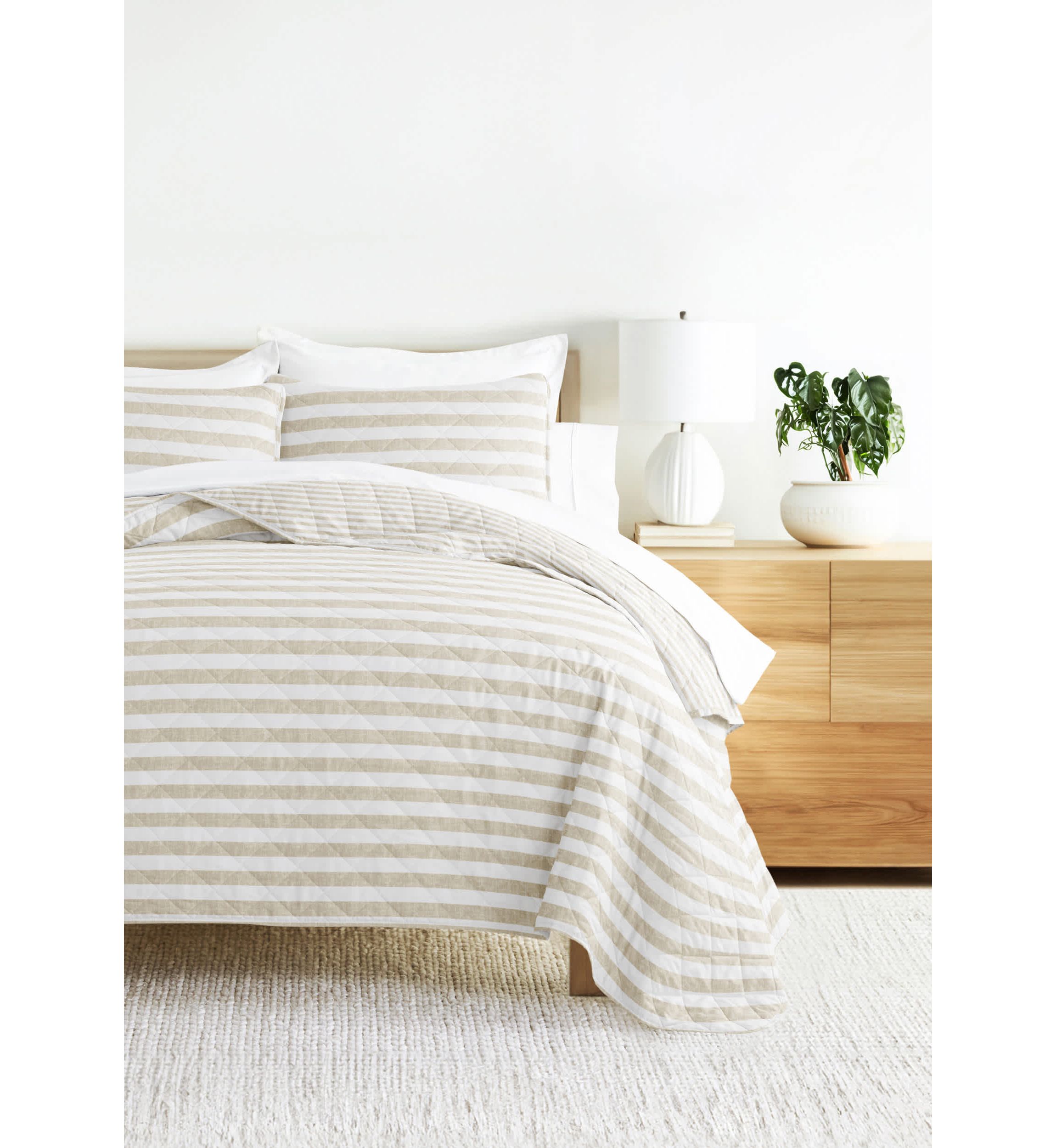 Ultra Soft Microfiber Reversible Classic Stripe All Season Quilt Set with Shams