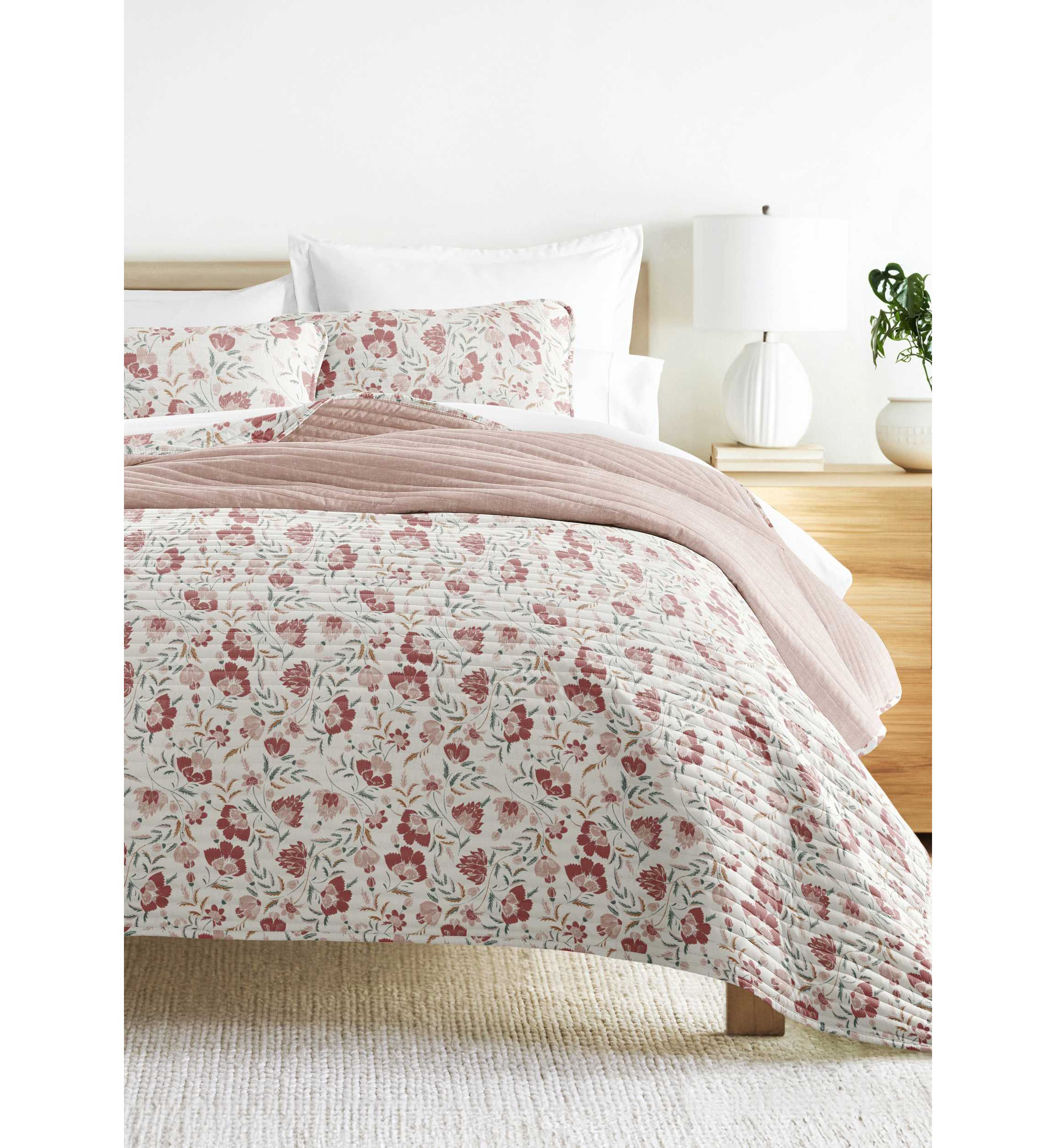 Ultra Soft Microfiber Reversible French Jacobean All Season Quilt Set with Shams