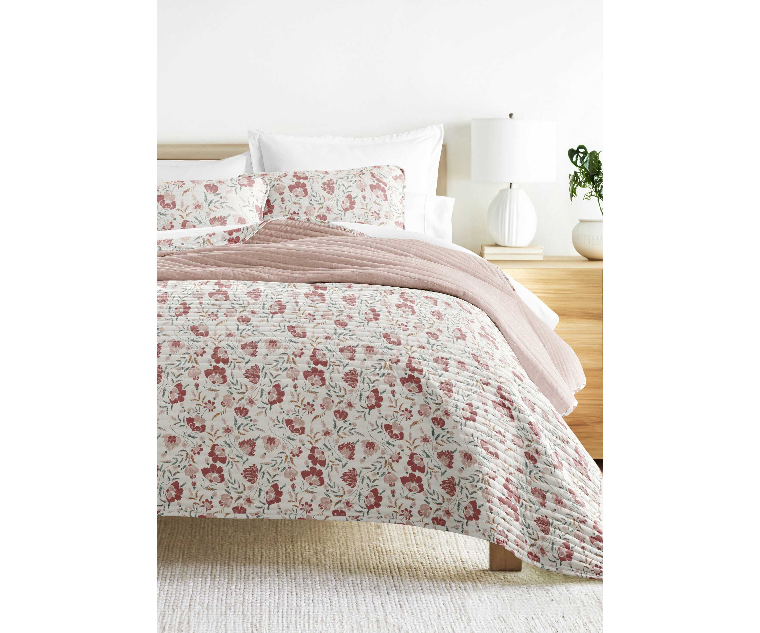 Ultra Soft Microfiber Reversible French Jacobean All Season Quilt Set with Shams