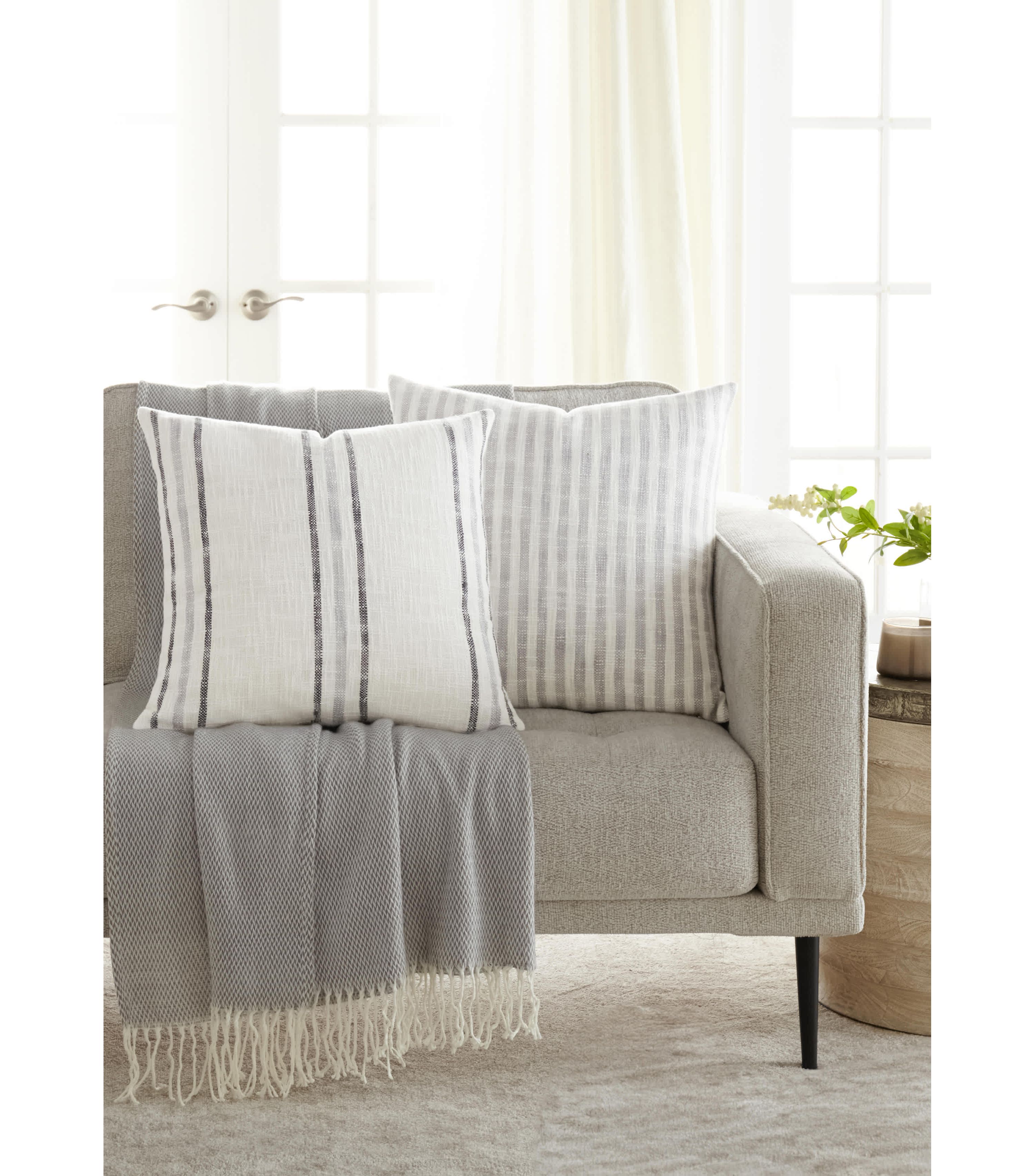 2-Pack Yarn-Dyed Throw Pillows in Framed Stripe / Bengal Stripe