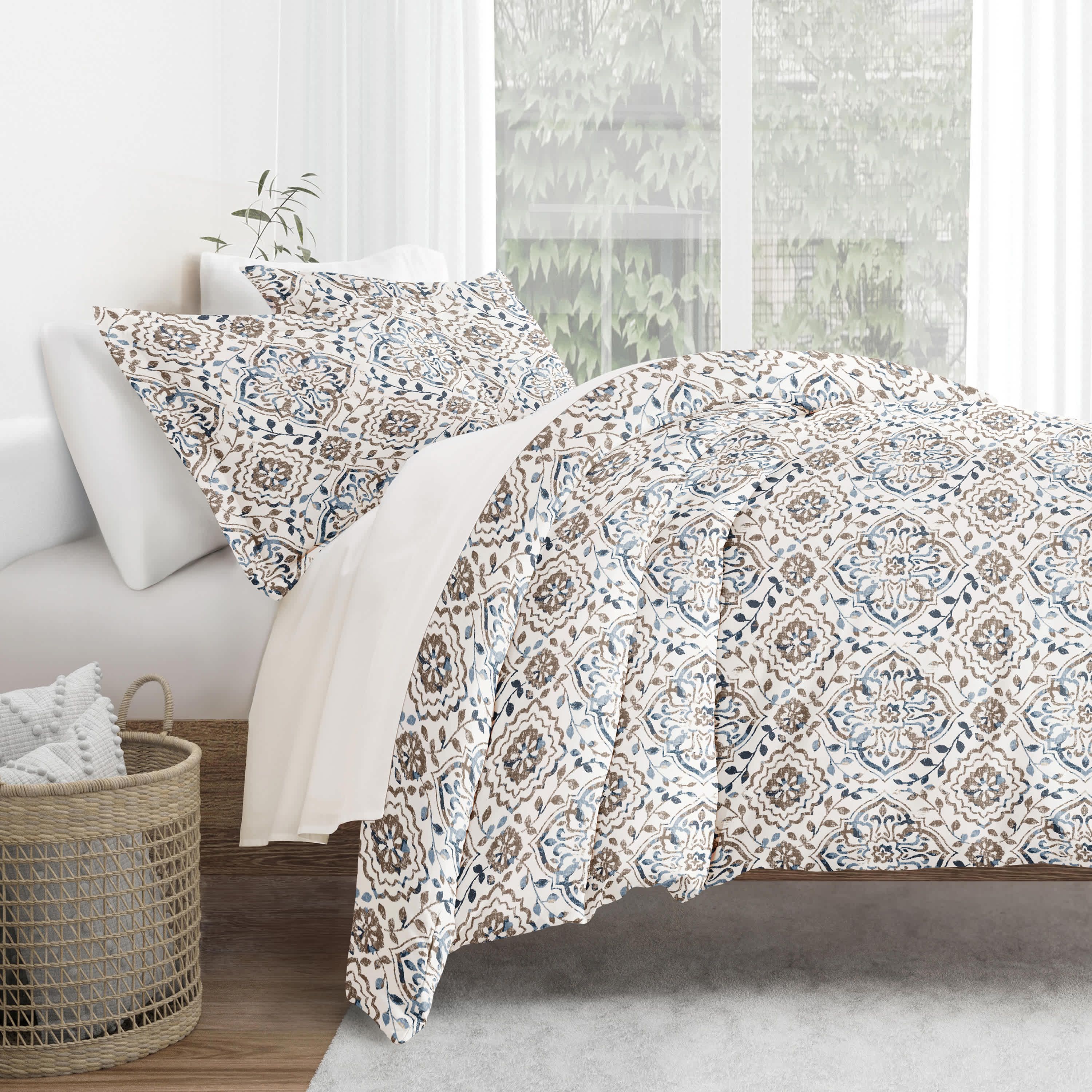 Duvet Cover Set Patterned Microfiber Ultra Soft Bedding in Oasis