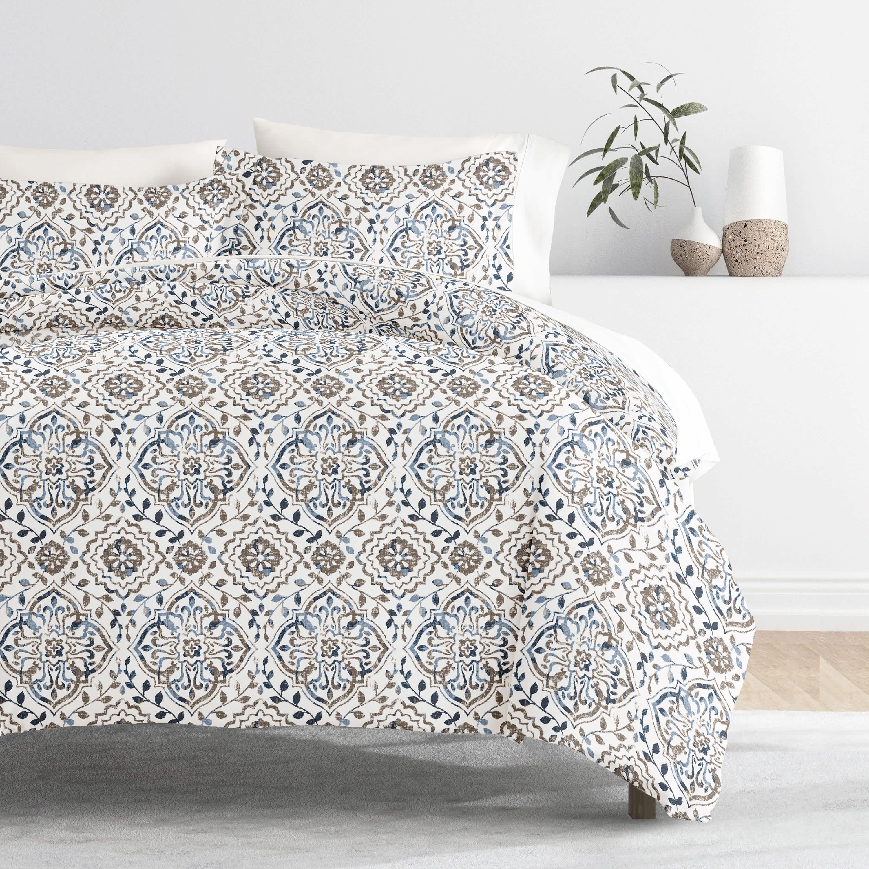 Duvet Cover Set Patterned Microfiber Ultra Soft Bedding in Oasis