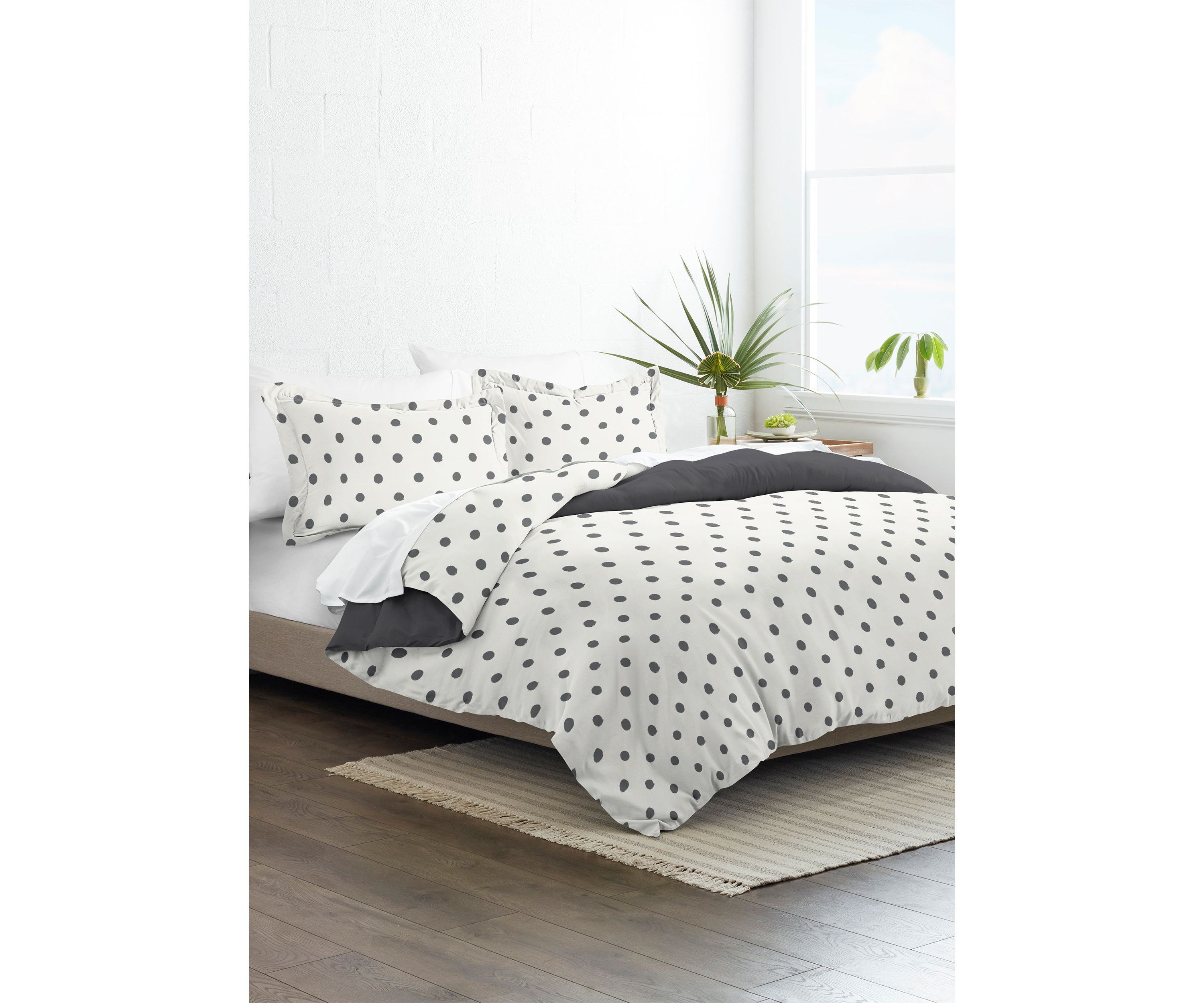 Premium Ultra Soft Painted Polka Dot 3-Piece Reversible Duvet Cover Set