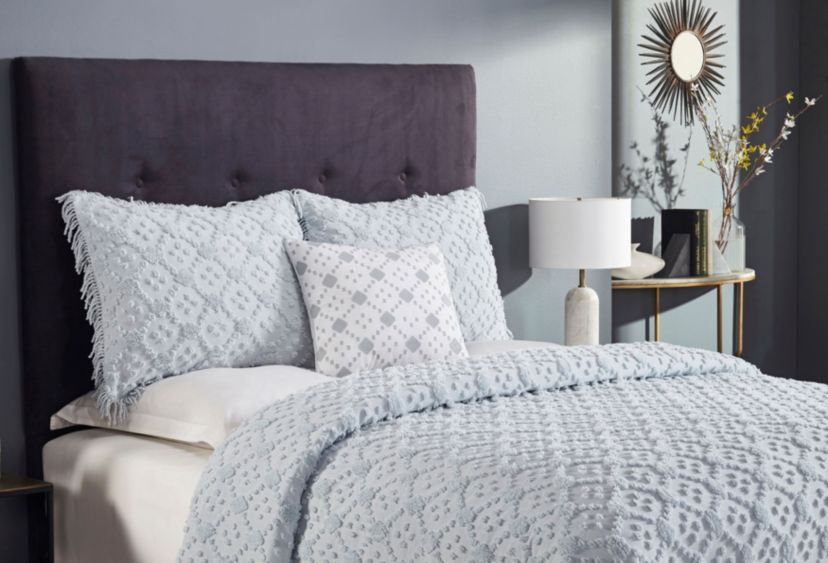 Charleston Collection 4 PC Bedspread Set with Shams