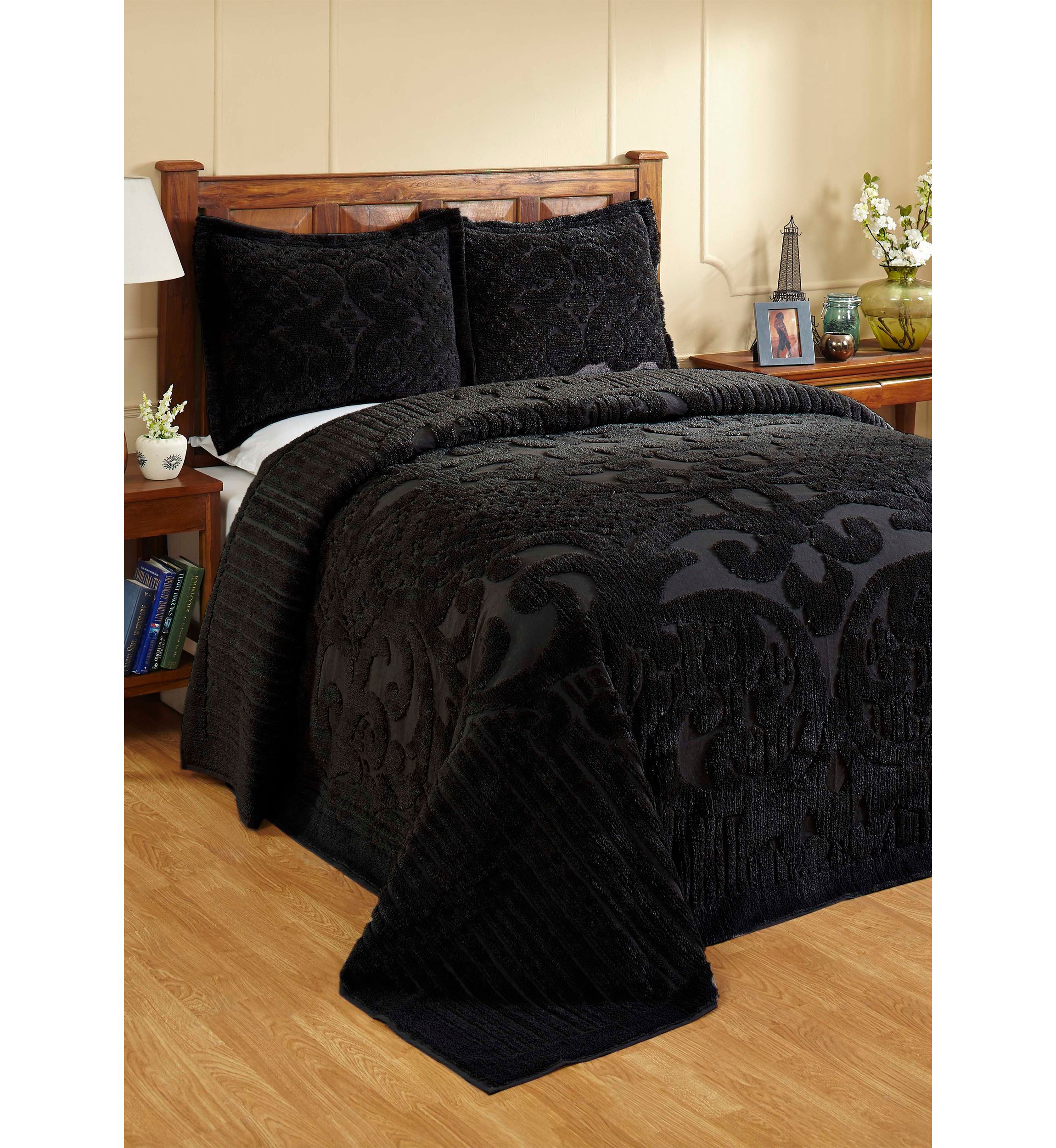 Ashton Collection Bedspread Set with Shams