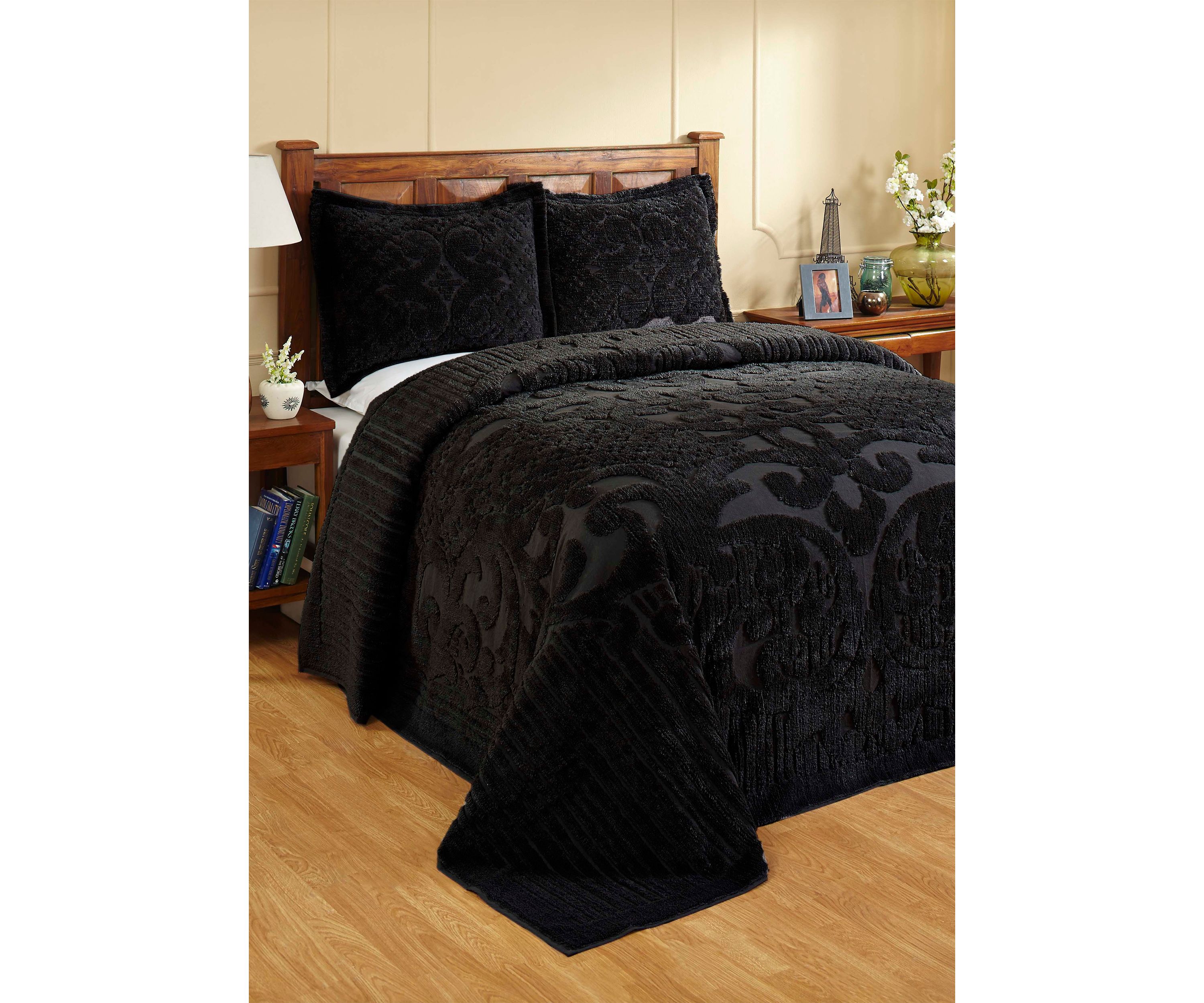 Ashton Collection Bedspread Set with Shams