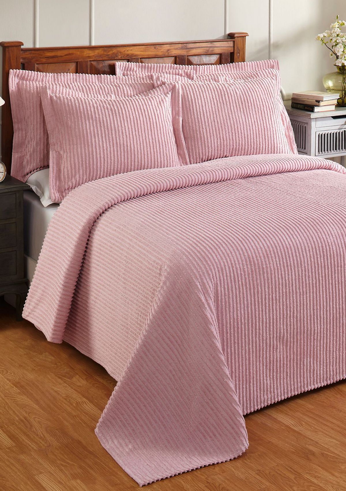 Jullian Collection Bedspread Set with Shams